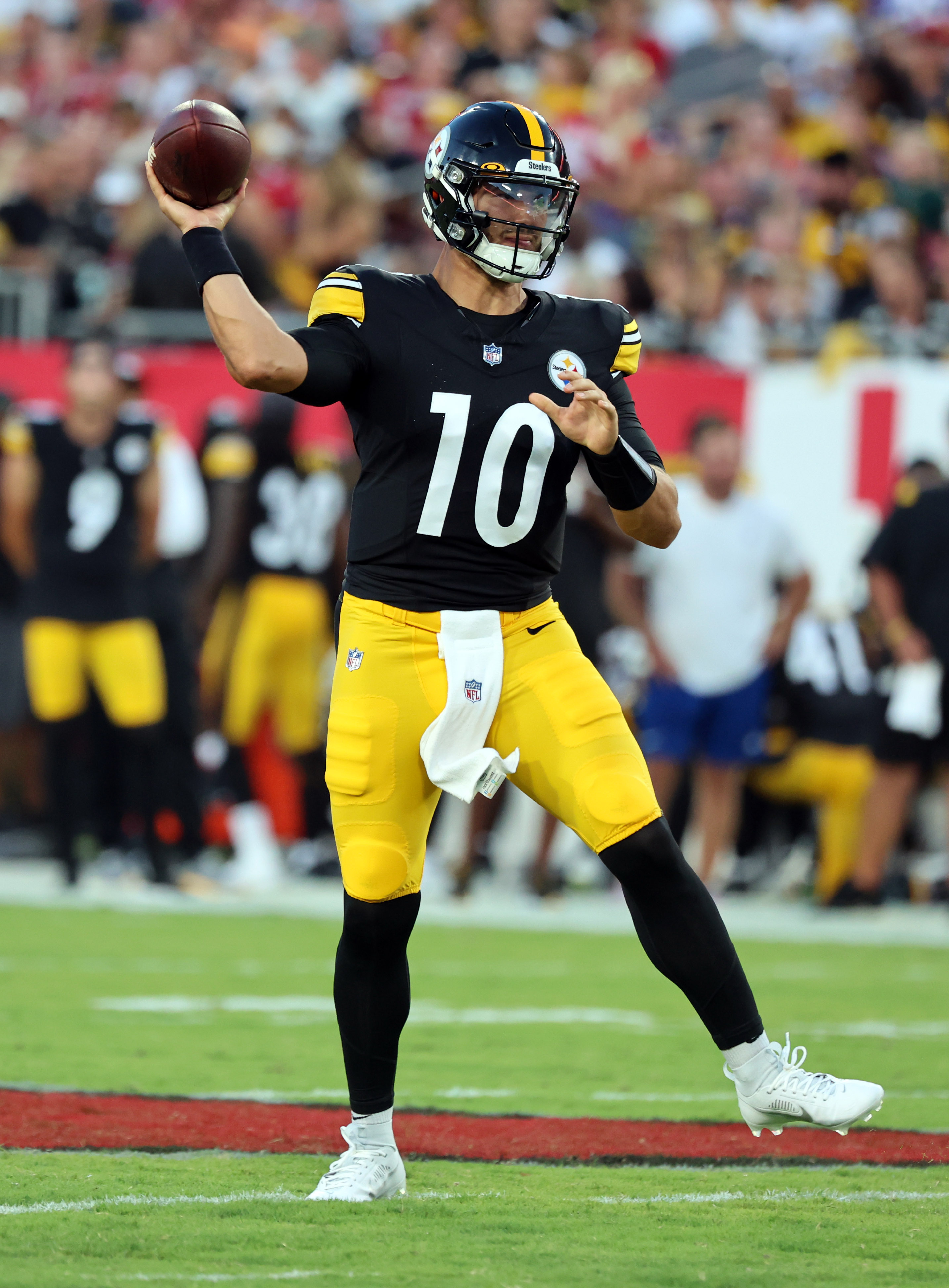 Kenny Pickett, Steelers cruise past Buccaneers