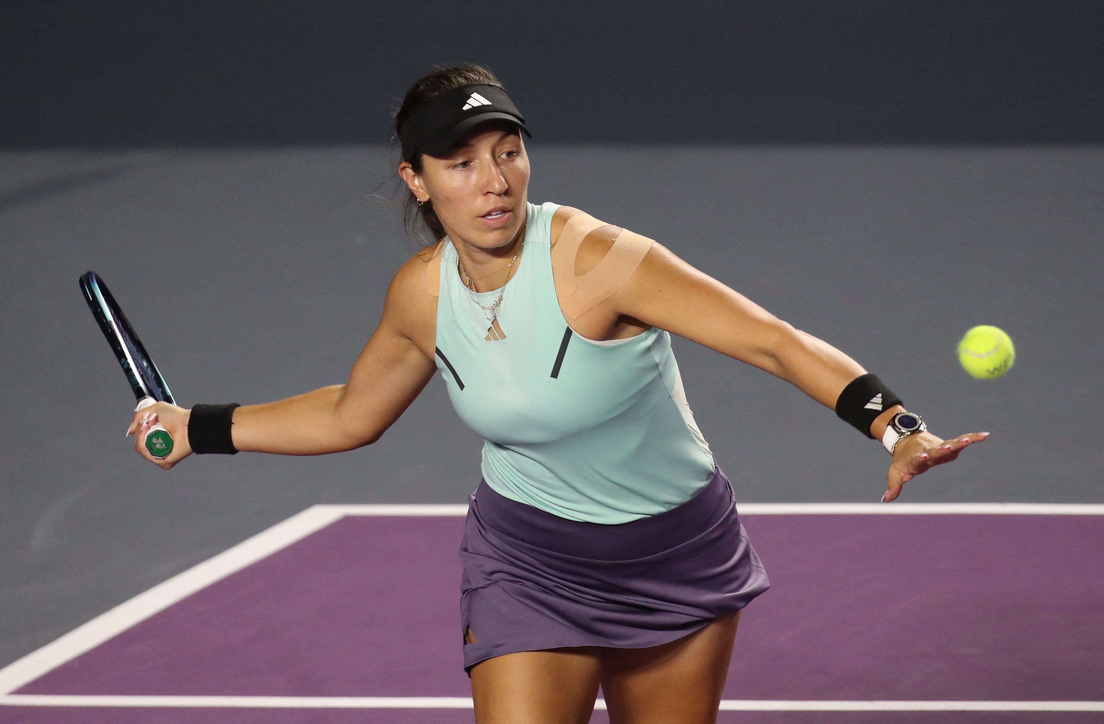 WTA Finals: Swiatek improves to 2-0 in round-robin play