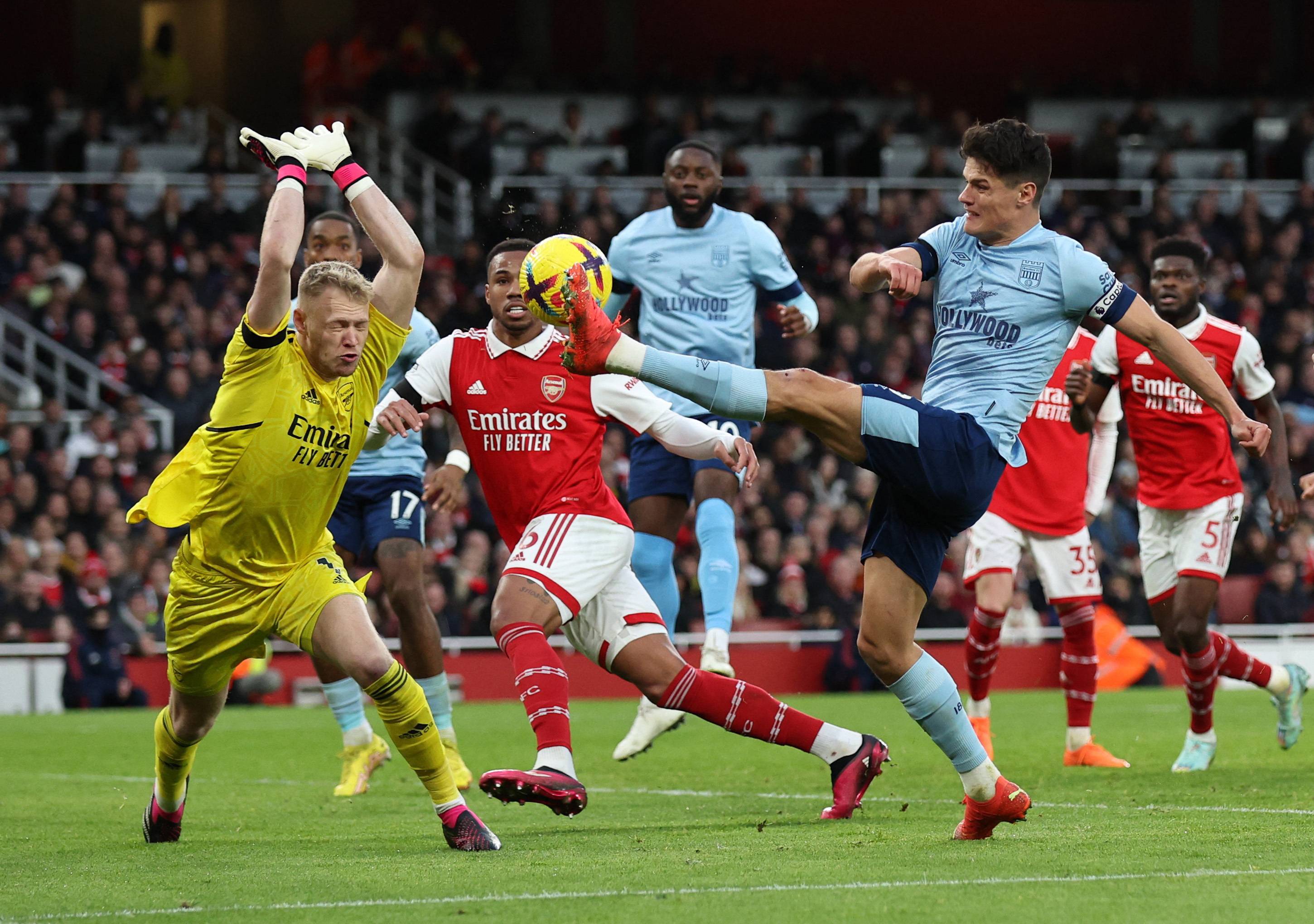 Leaders Arsenal Held At Home By Brentford, Sorry Spurs Thrashed At ...