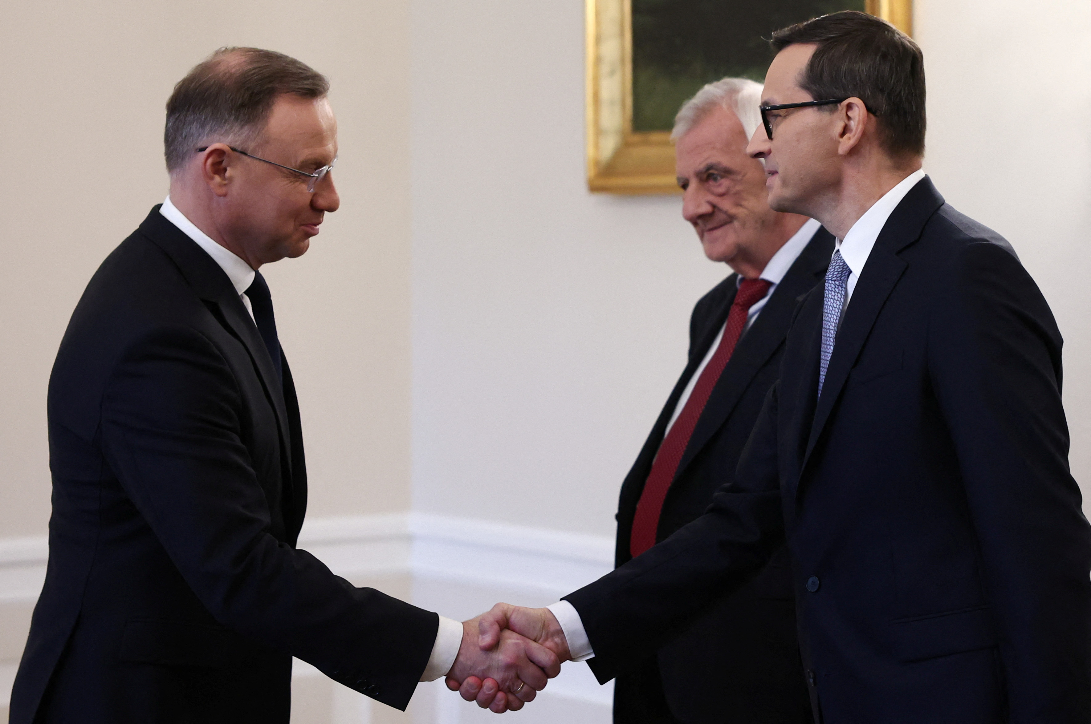 Polish president delays appointing new government, Poland