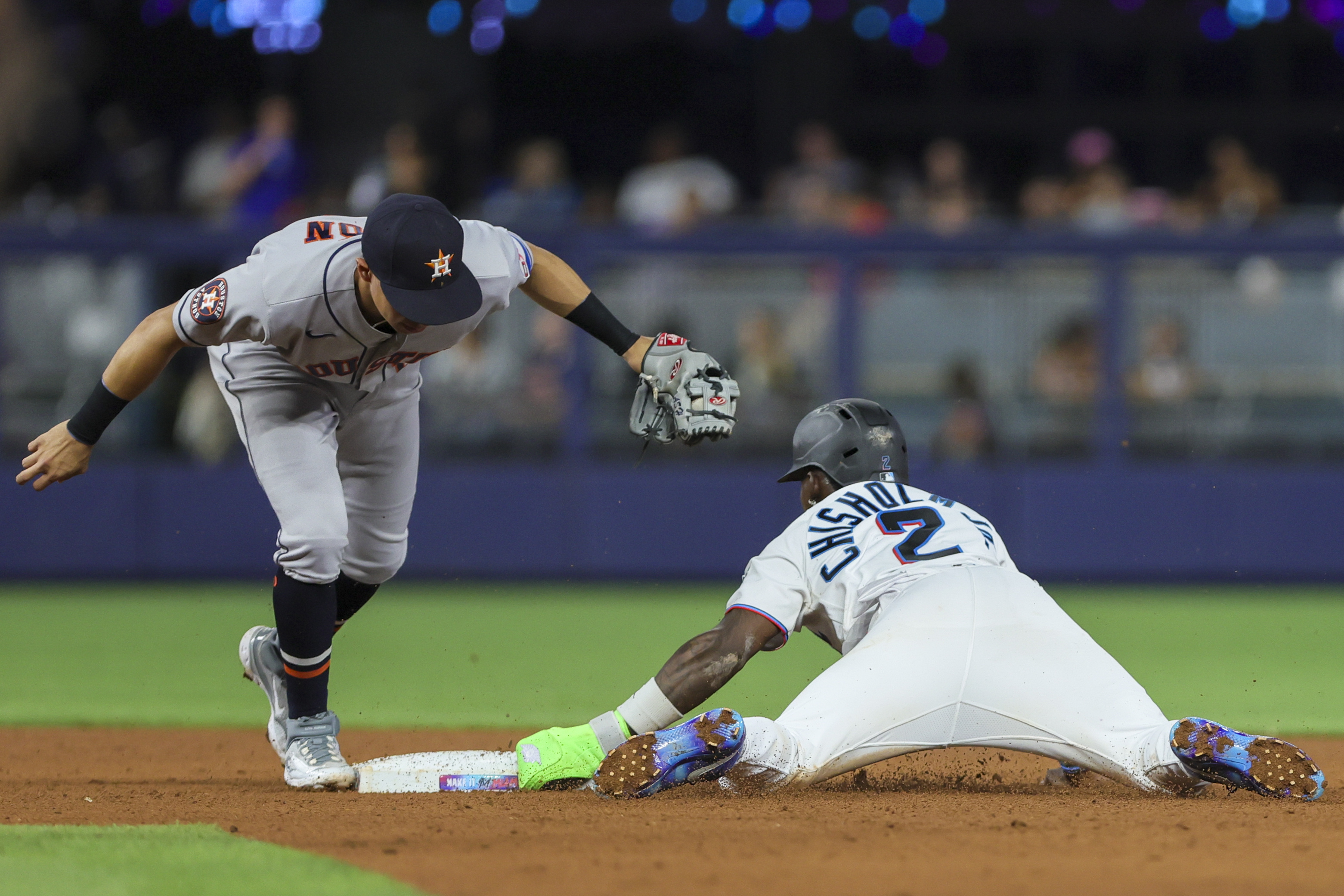 Jose Altuve exits game against Marlins after fouling pitch off his shin in  1st inning - The San Diego Union-Tribune