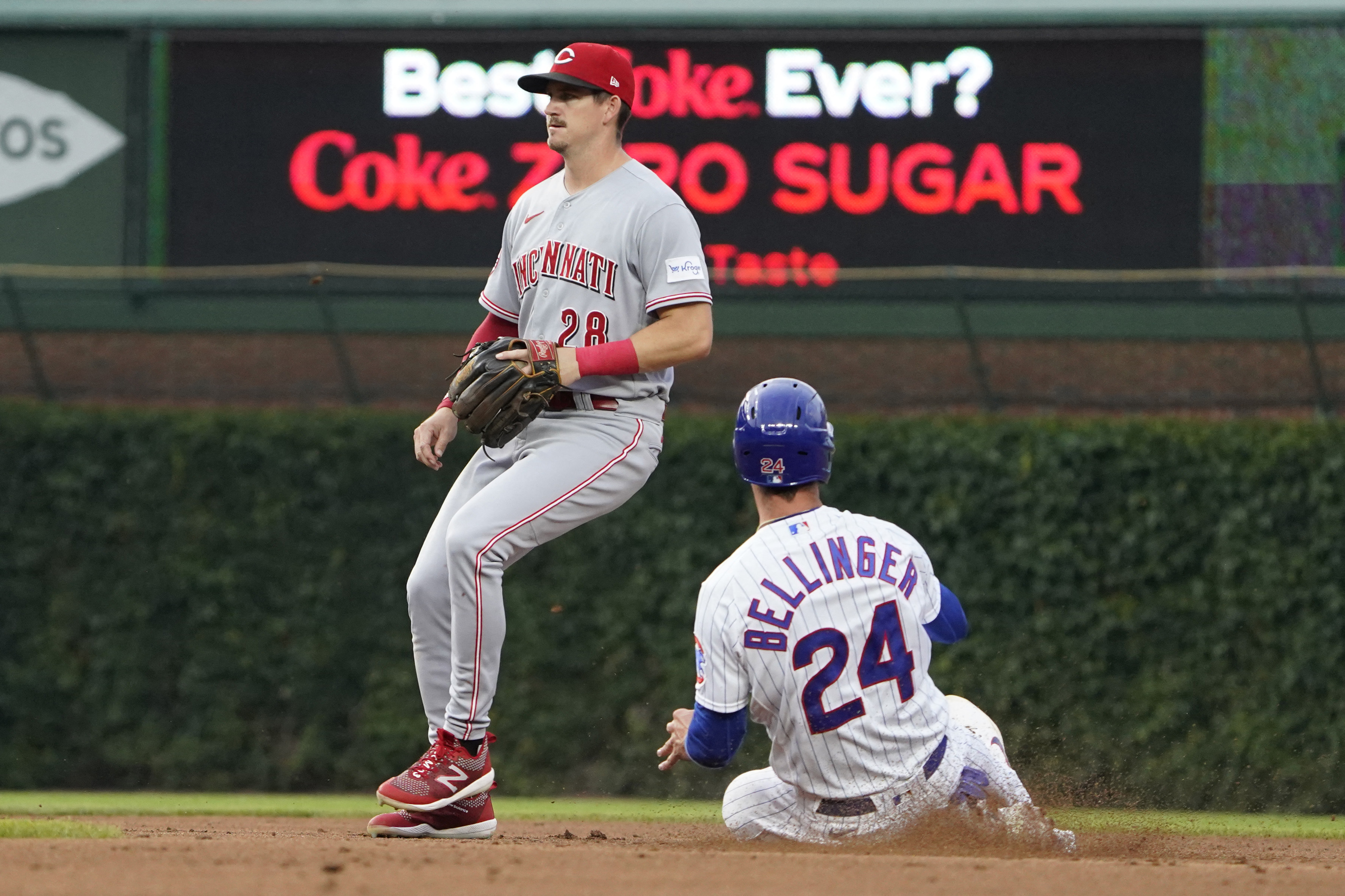 🔥💣Cubs hit 7 HRs against the Reds, including 2 from Dansby