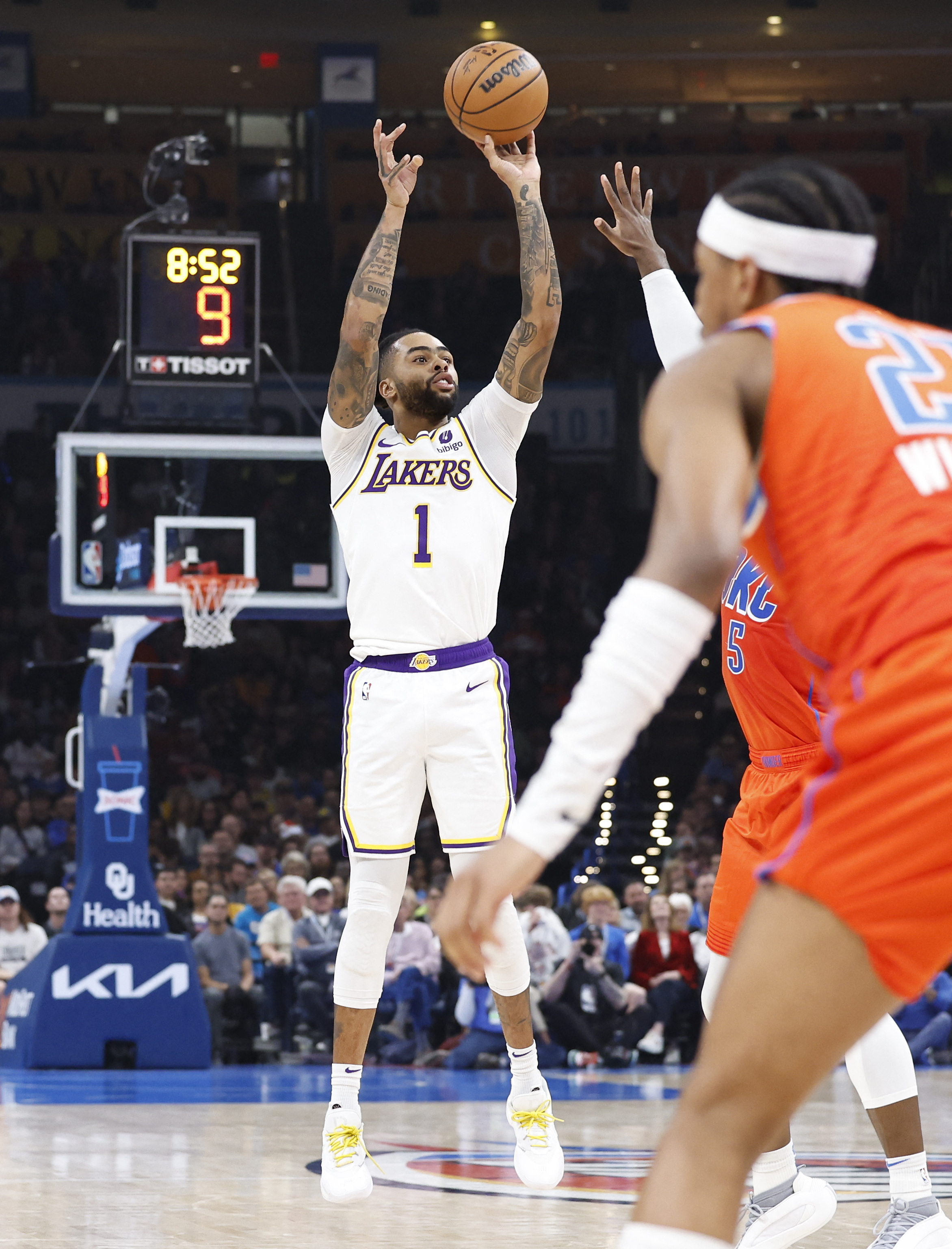 Lebron James Scores 40 As Lakers Top Thunder 