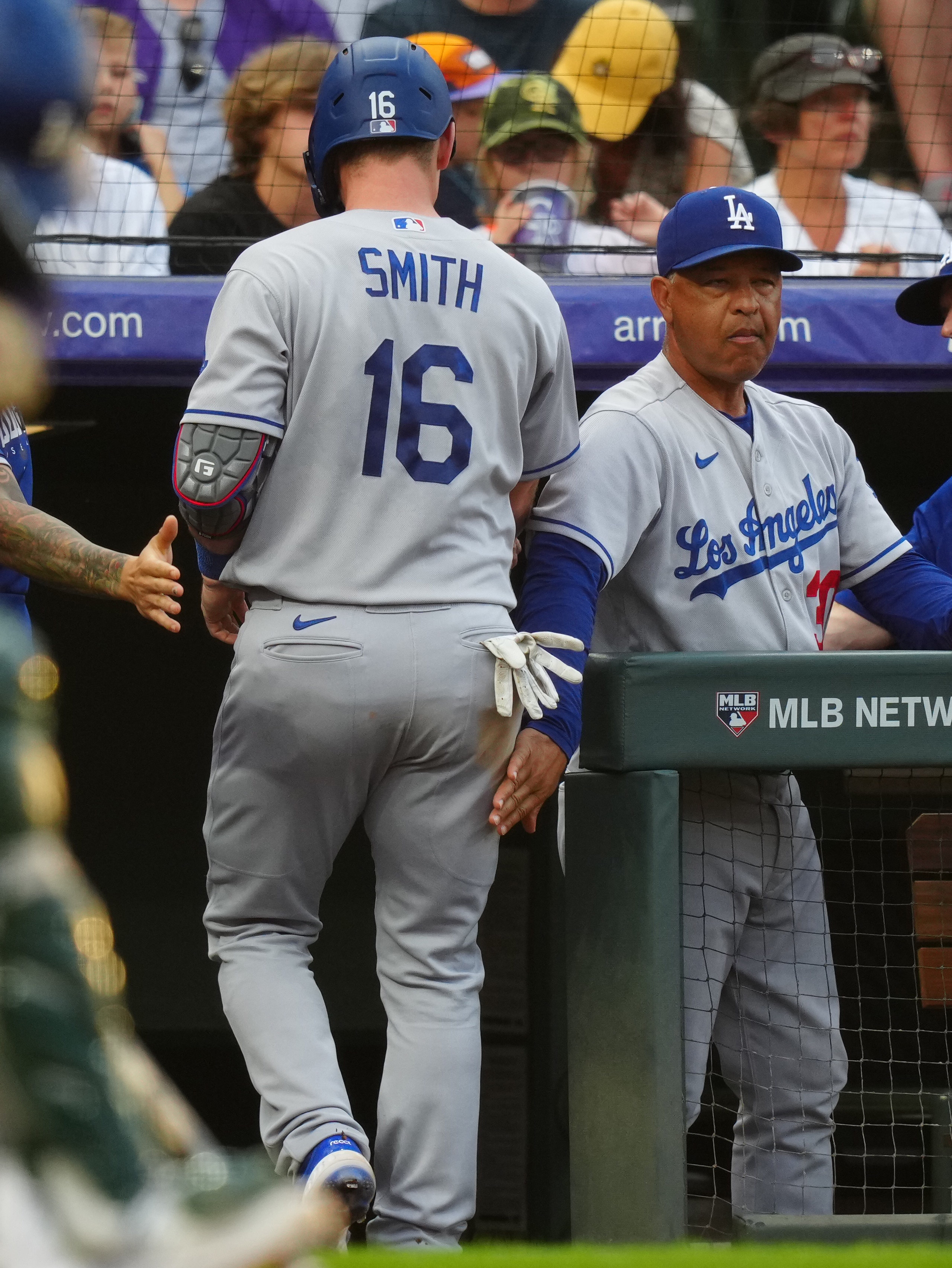 Rockies use clutch hitting to down Dodgers