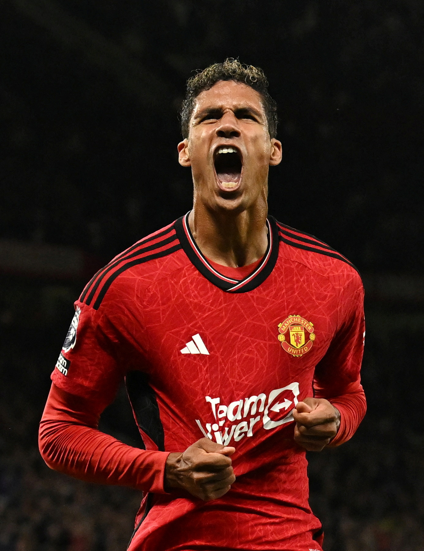 Late Varane Header Earns Stuttering Man Utd 1 0 Win Over Wolves Reuters