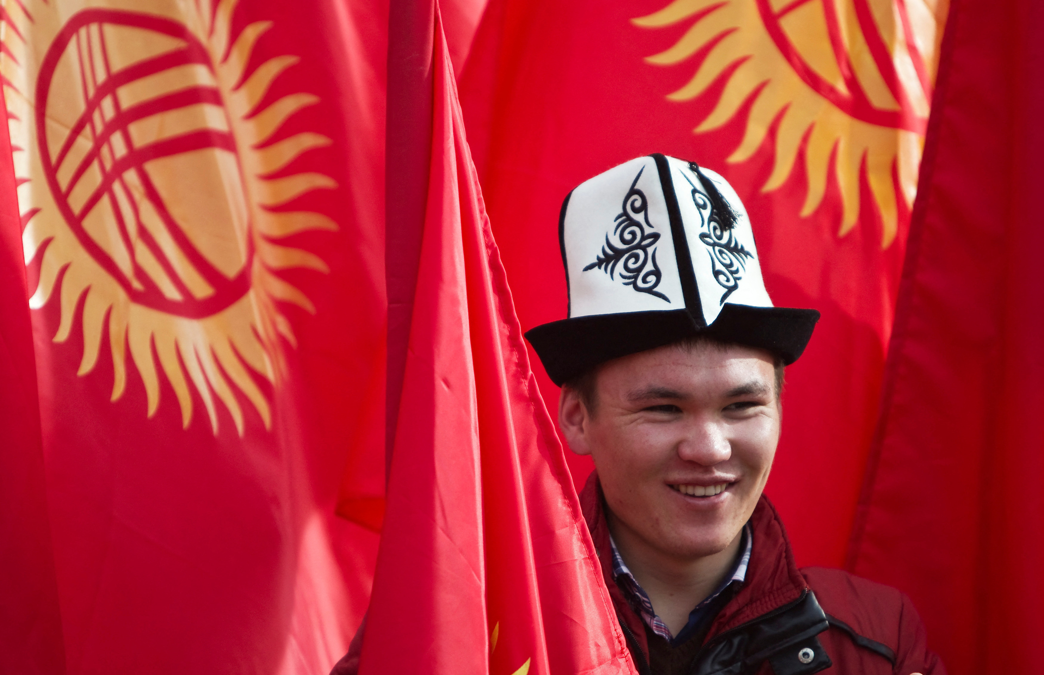Покажи киргизов. АК калпак кыргызский. Киргизский колпак. Киргизский головной убор. Киргизы в России.