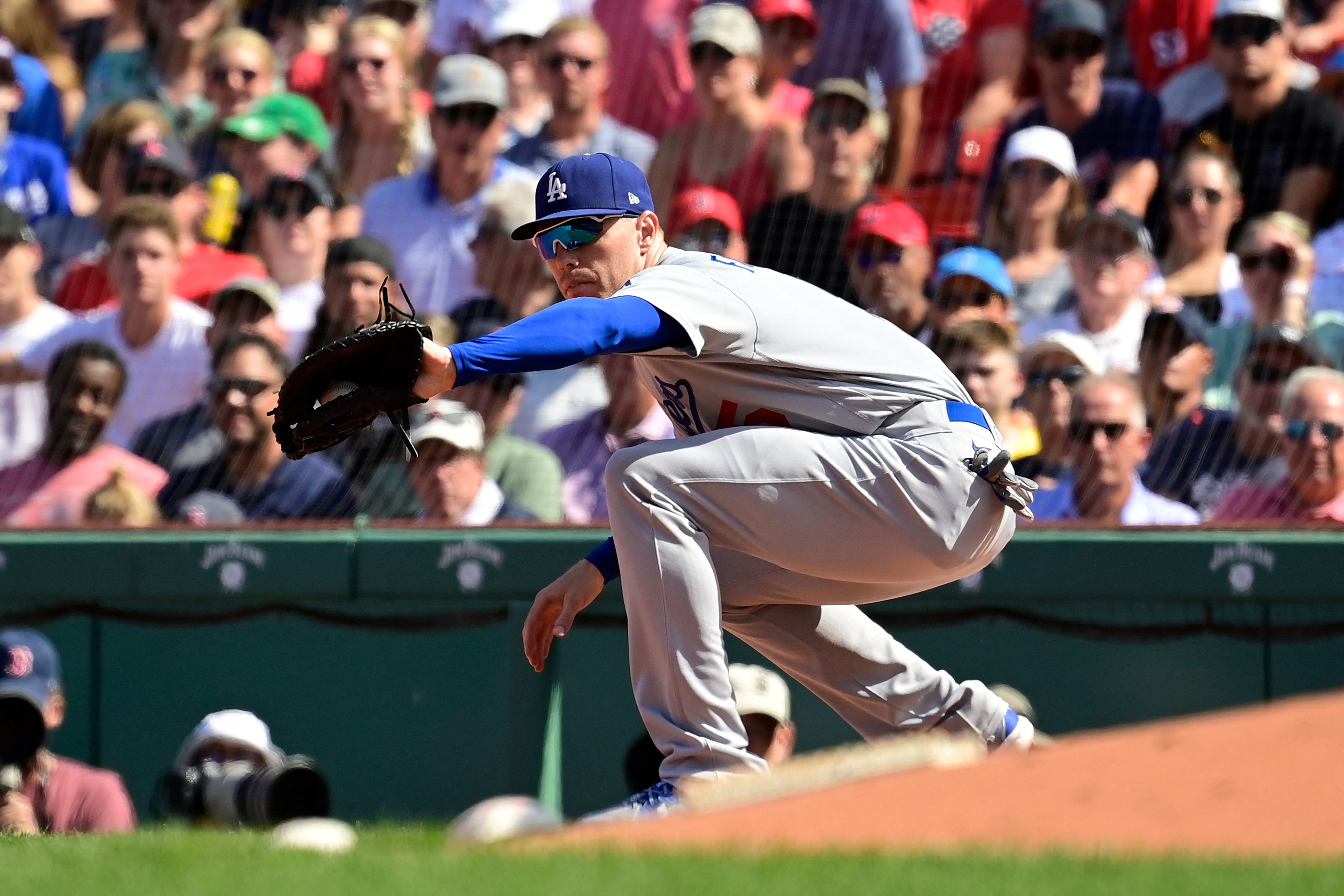 Phillies Bats Stay Cool As Temperatures Rise, Dodgers Win 6-2 »