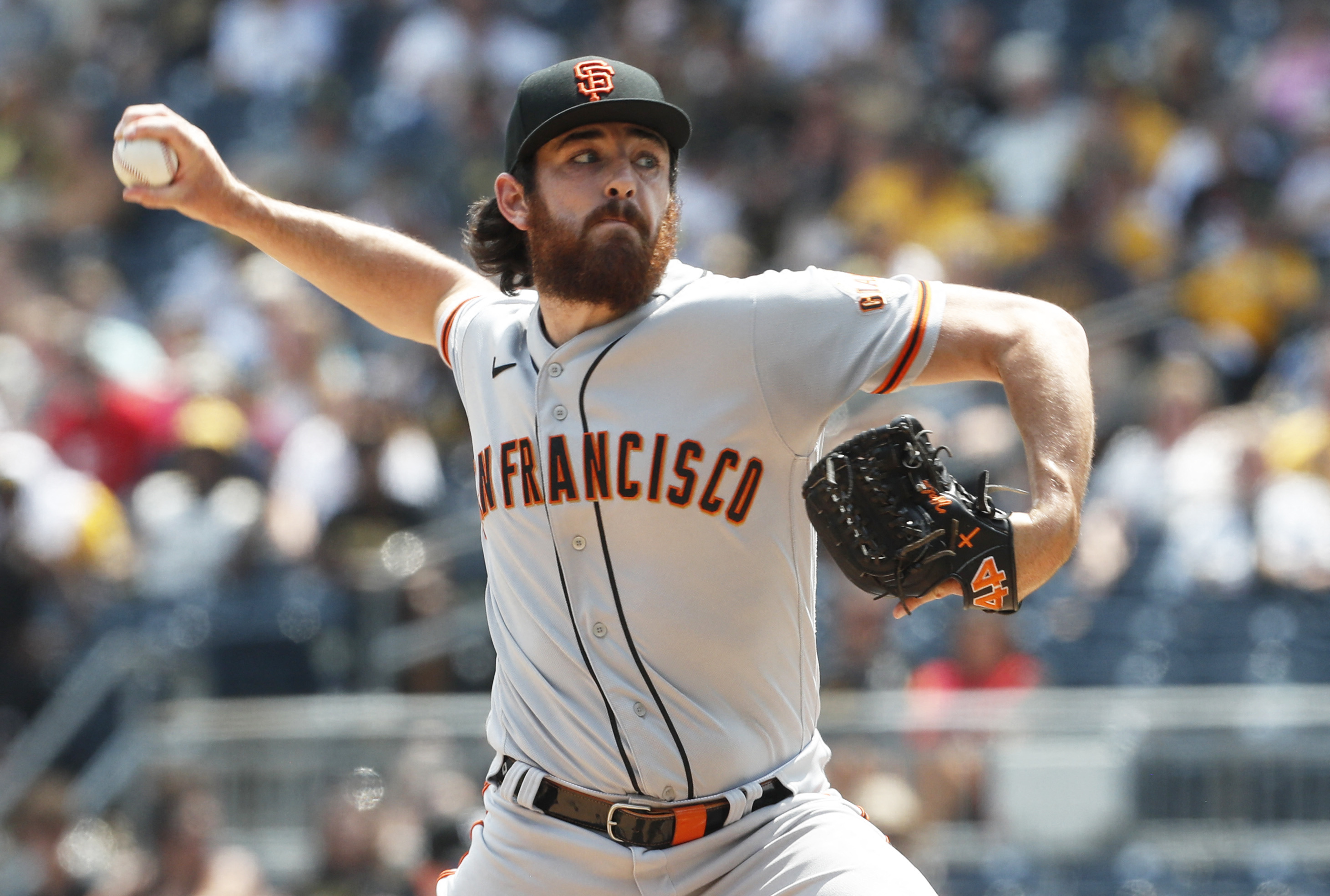 SF Giants sweep Pirates with five-run 10th inning in 8-4 win