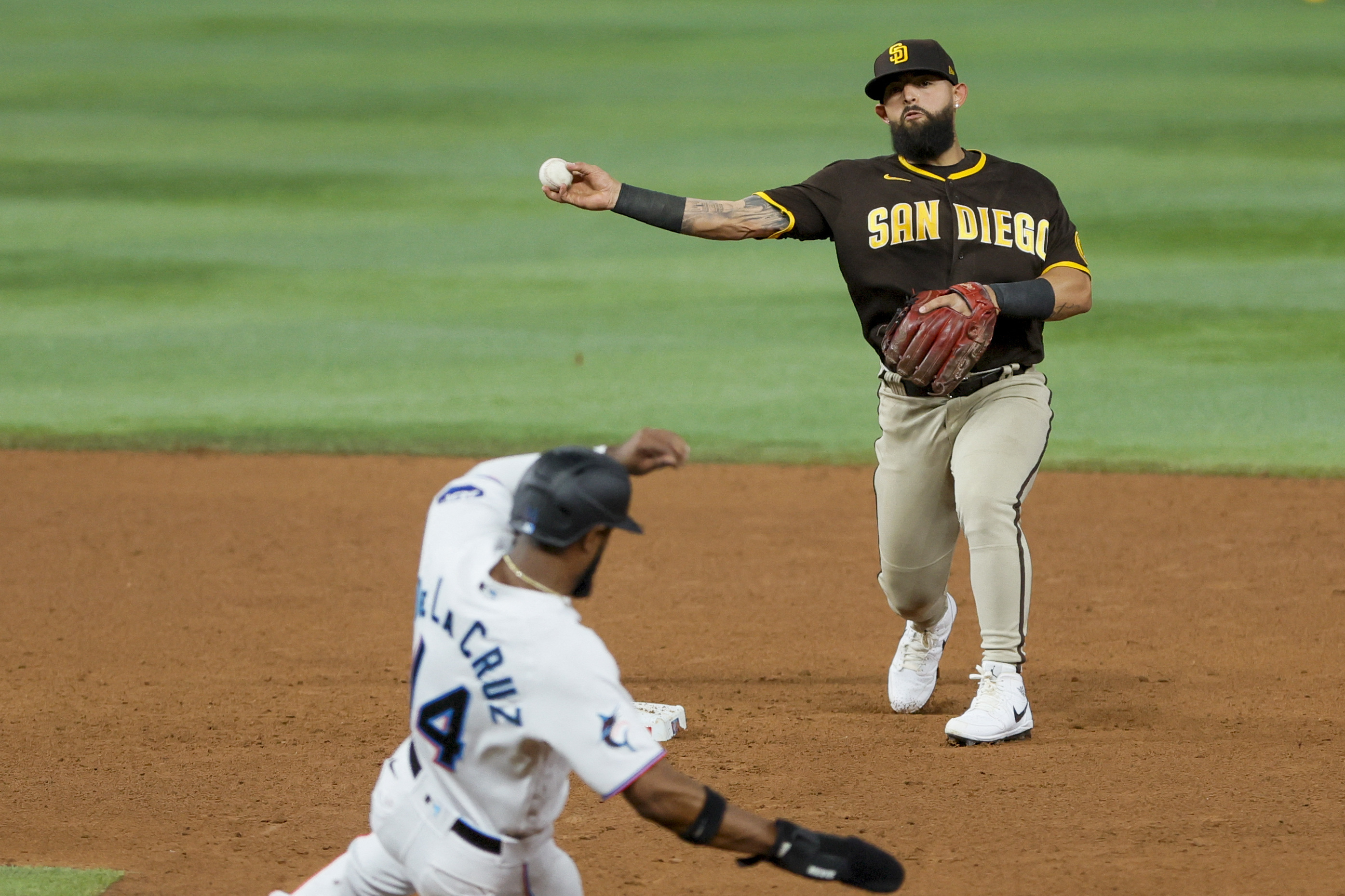 Padres rally past Marlins with five in ninth