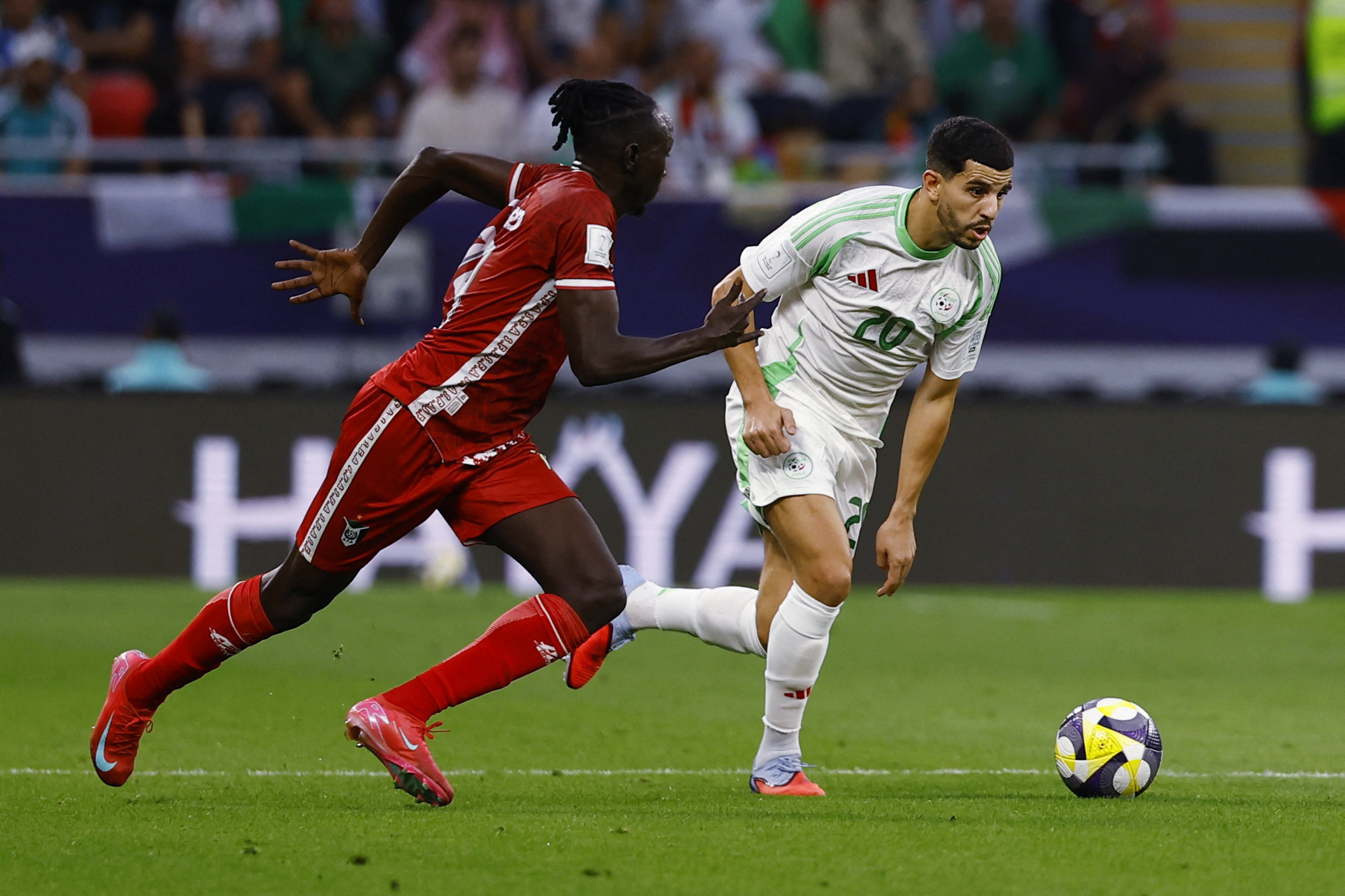 サッカー＝ドルトムントが競り勝ち、ハーランドが決勝点 | ロイター