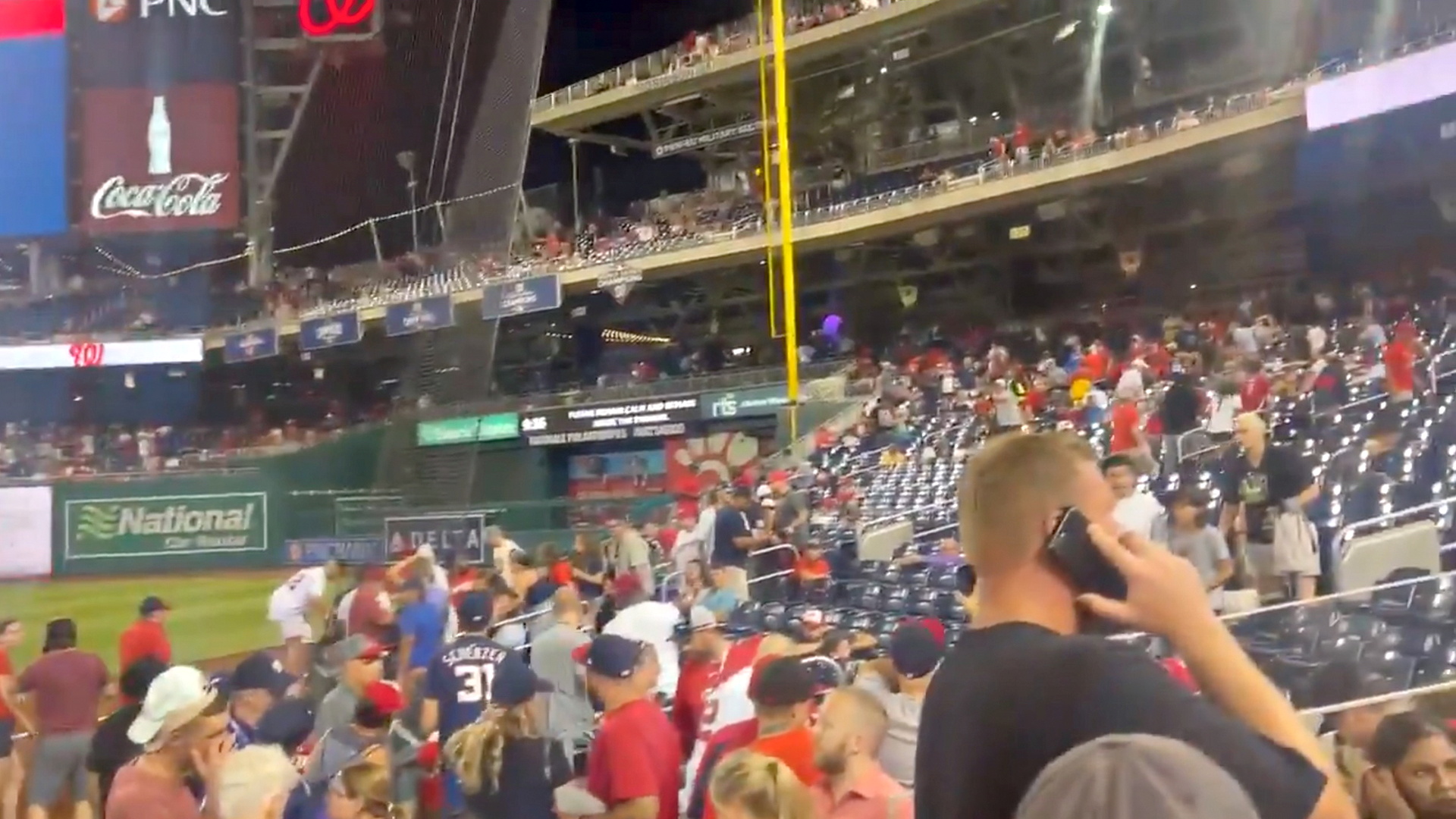 Susteen Anger ekstra Baseball fans scramble after shooting outside Washington Nationals stadium  | Reuters