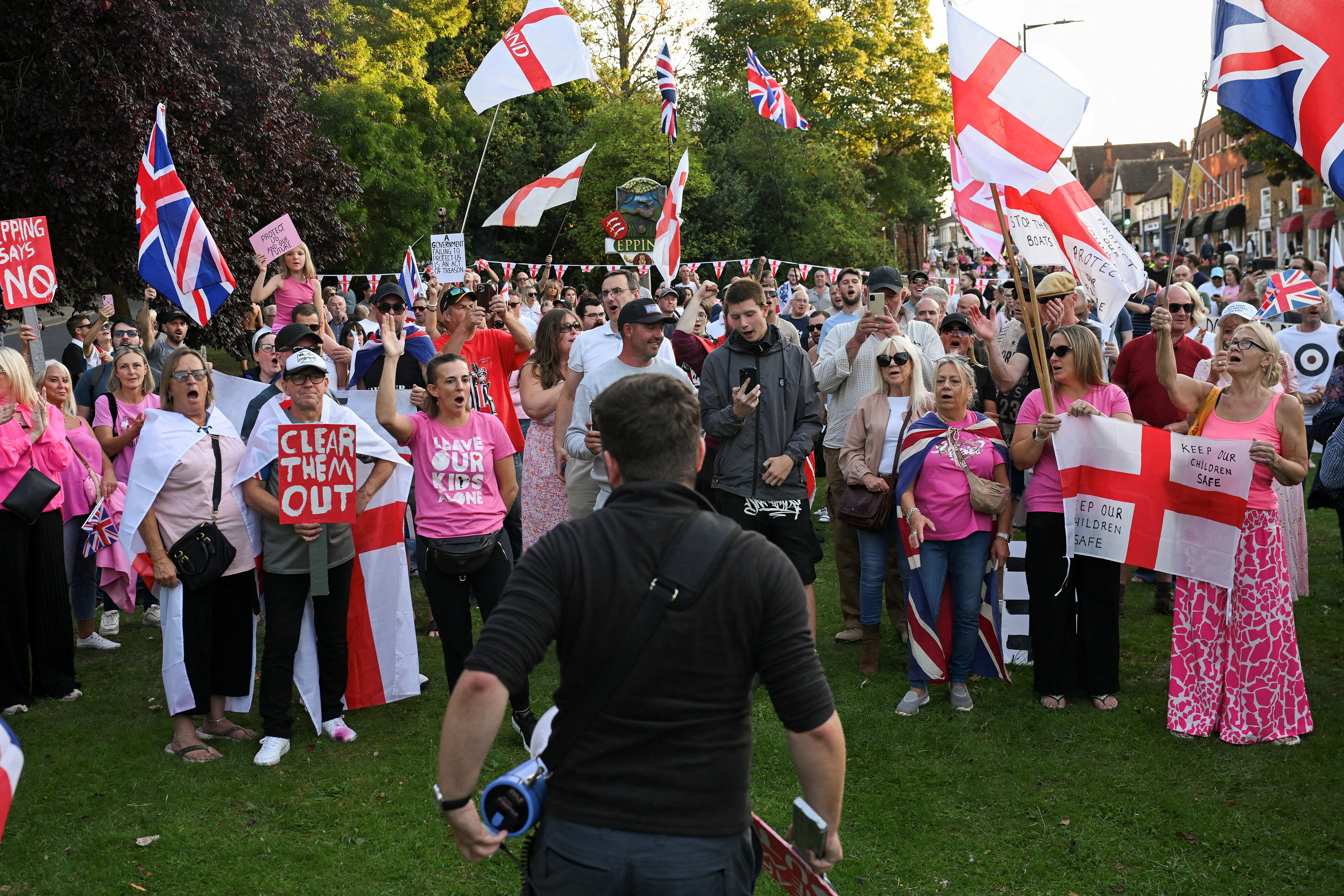 UK council wins bid to move asylum seekers from H๏τel amid anti-immigration  protests | Reuters