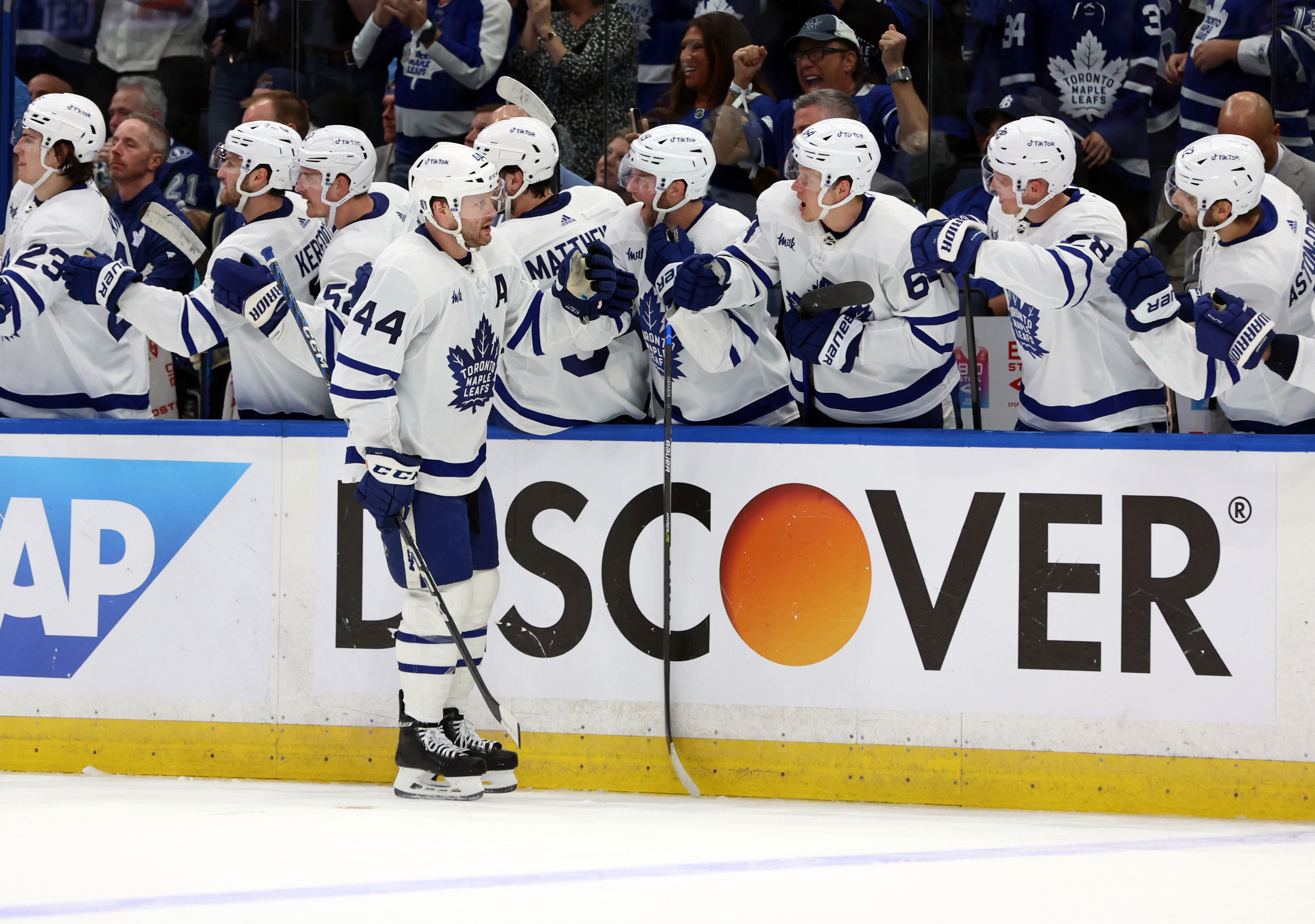 Leafs storm back, topple Lightning in OT | Reuters