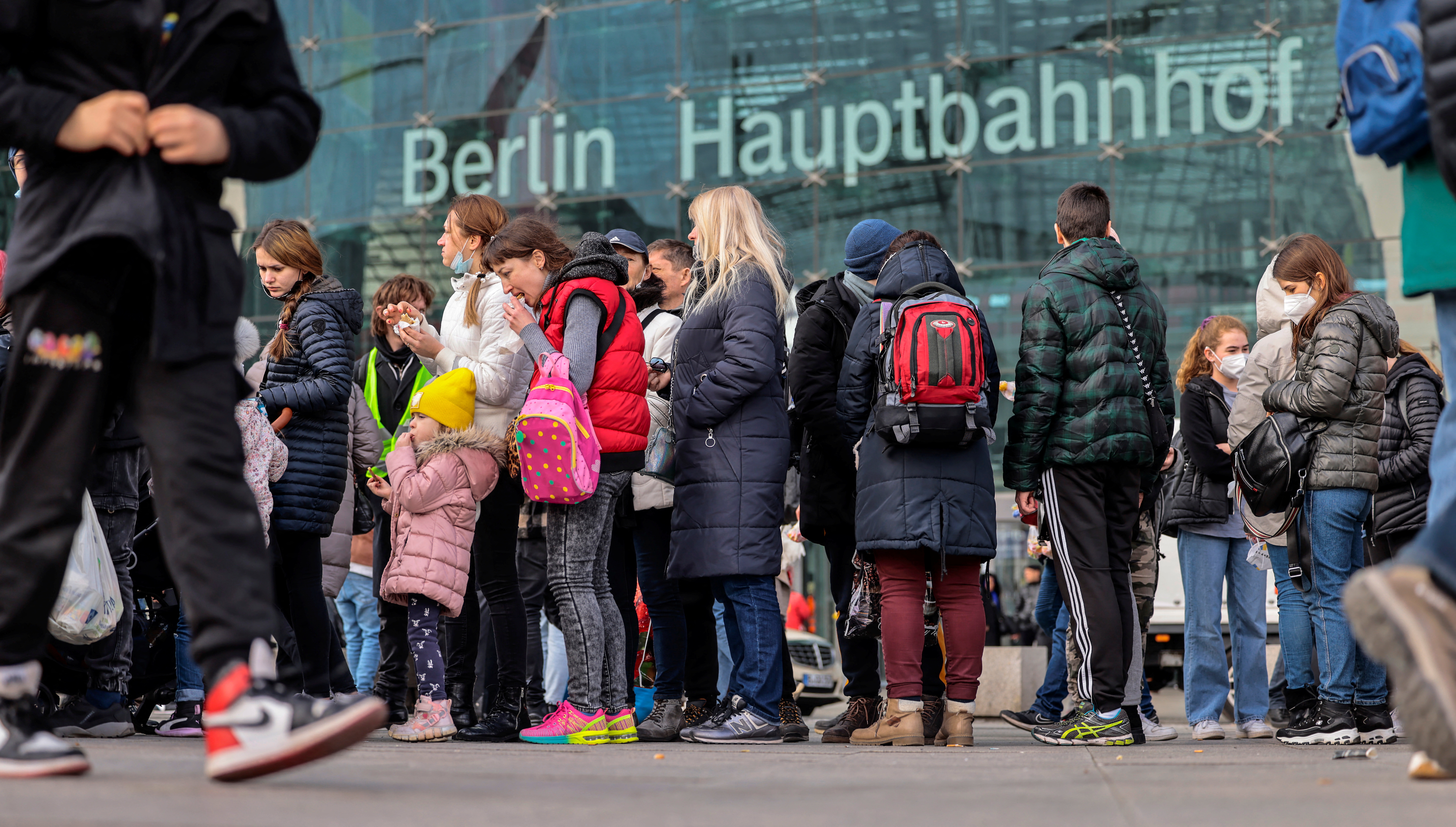 Ukrainian refugees arrive in Berlin