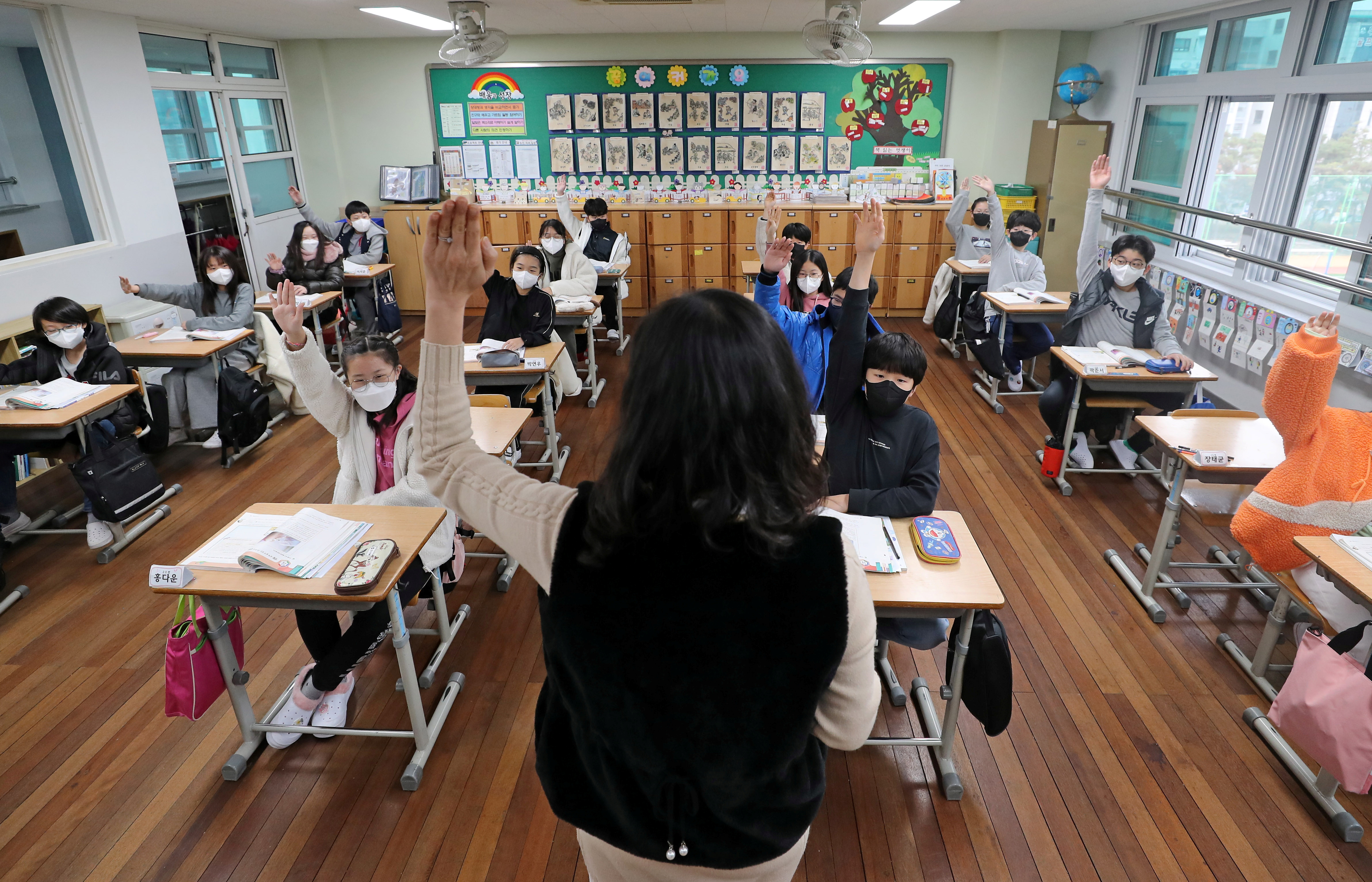 S.Korean schools resume full in-person classes | Reuters