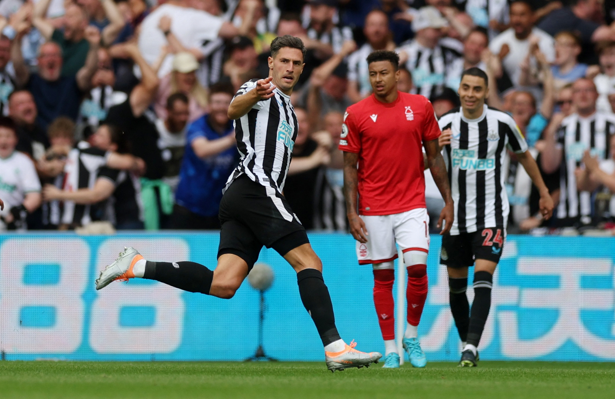 Каллум Уилсон Ньюкасл. Kuol Newcastle. Fabian Schär number. Eddie how 2022 Newcastle.