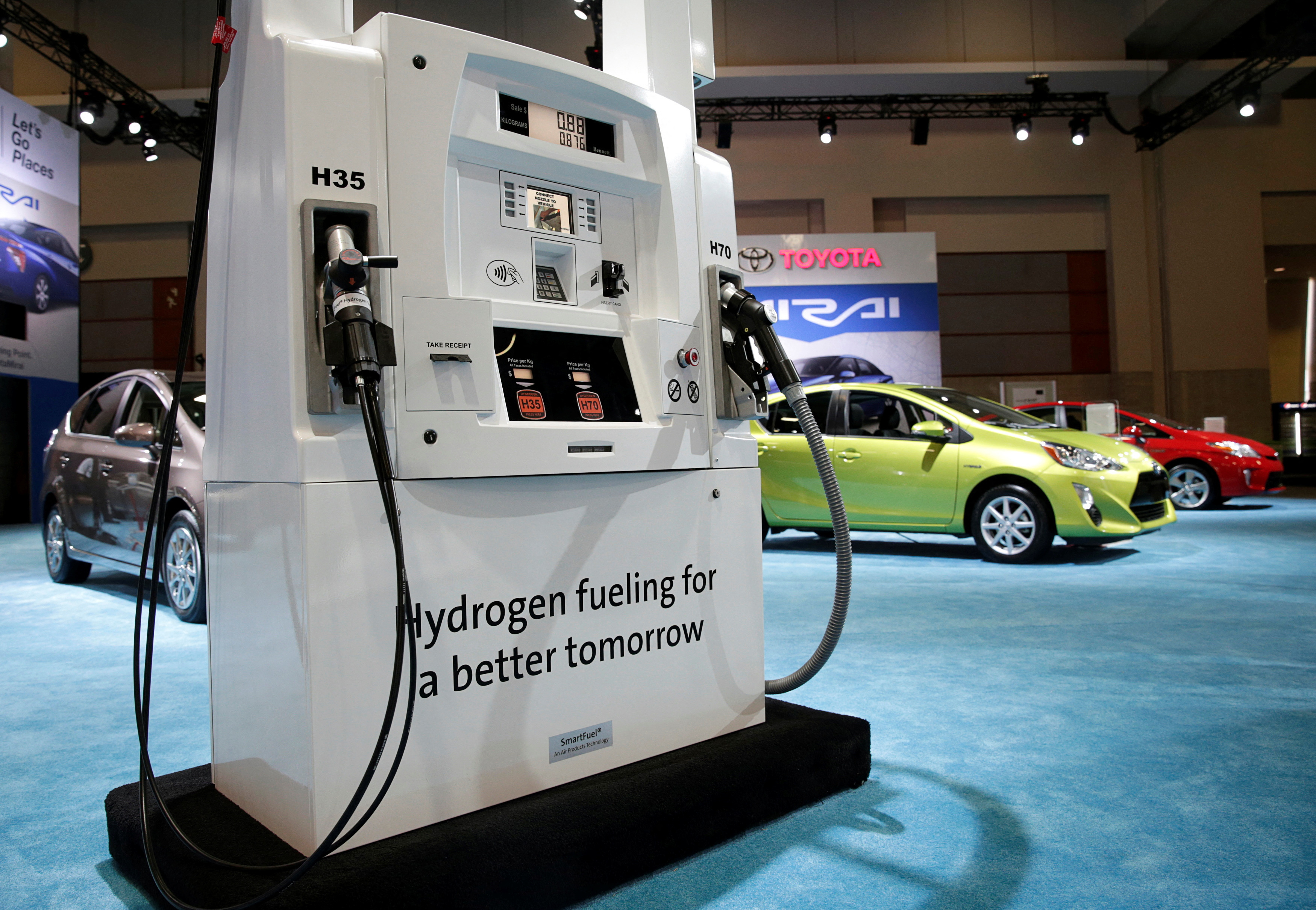Водородные организации. Машина на водороде. Машины на водородном топливе. Водородная станция для автомобиля. Водородный электромобиль.