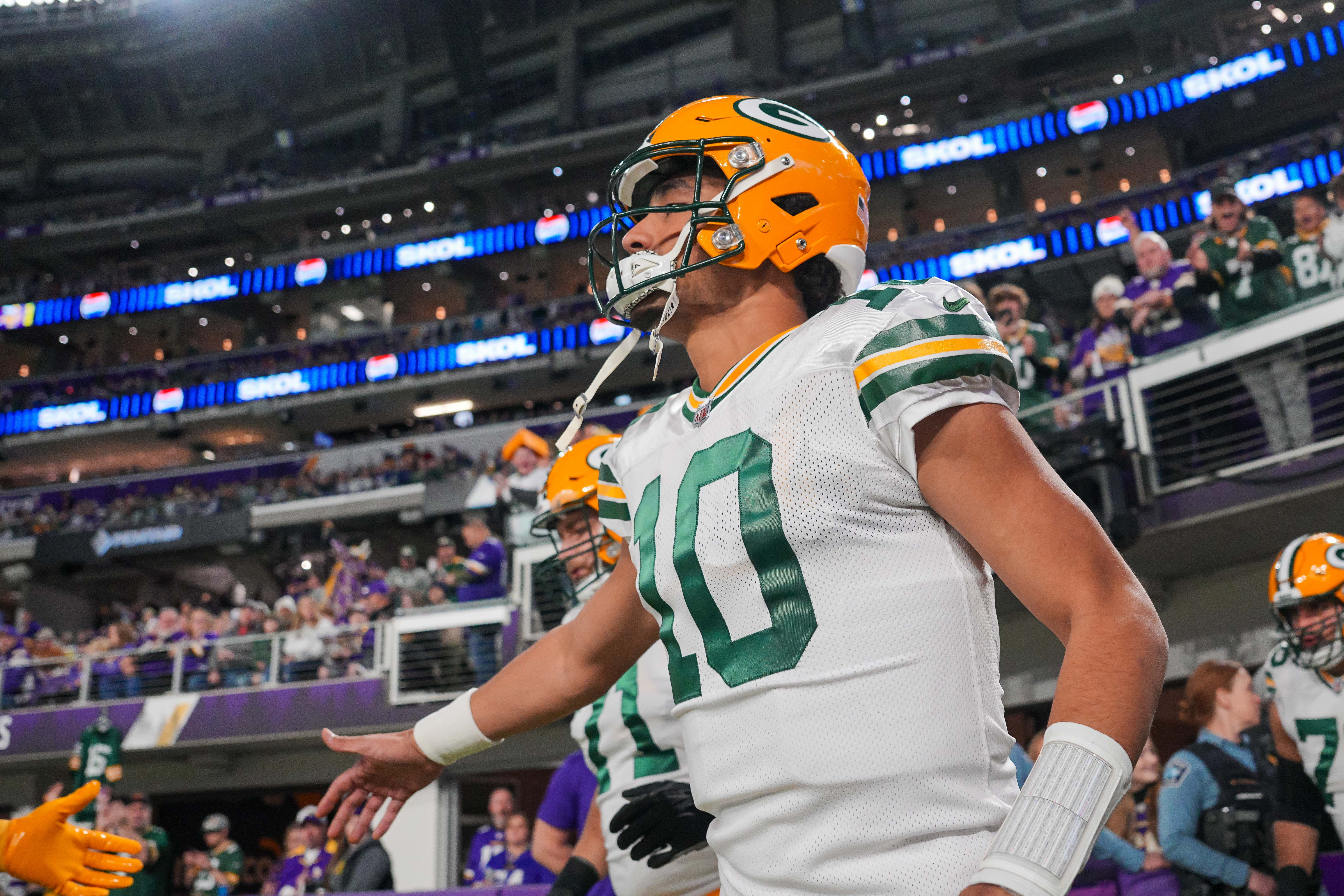 Jordan Love Keeps Packers' Playoff Hopes Alive, Astounds NFL Fans in Win  vs. Vikings, News, Scores, Highlights, Stats, and Rumors