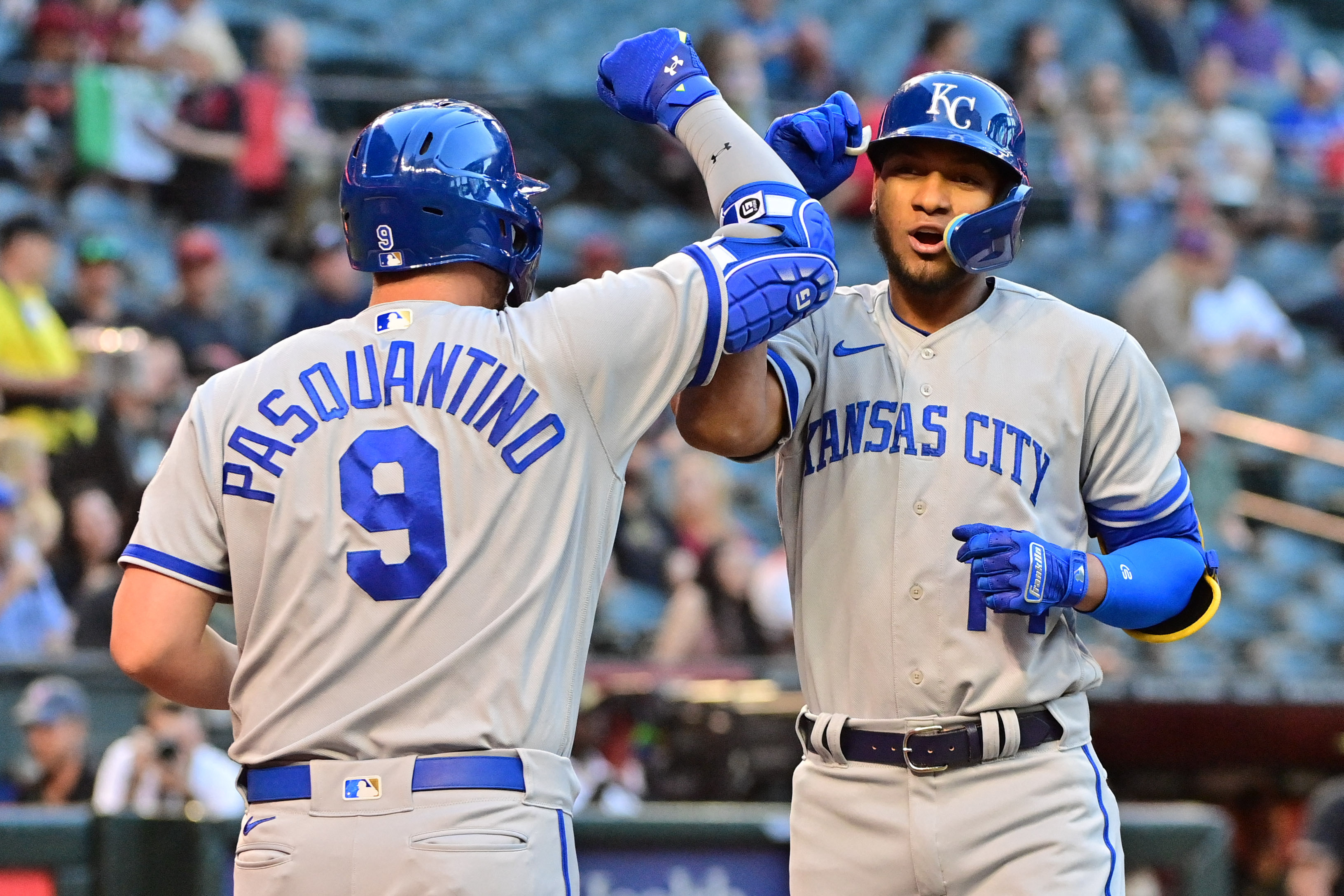 Eighth-inning error lifts D-backs past Royals