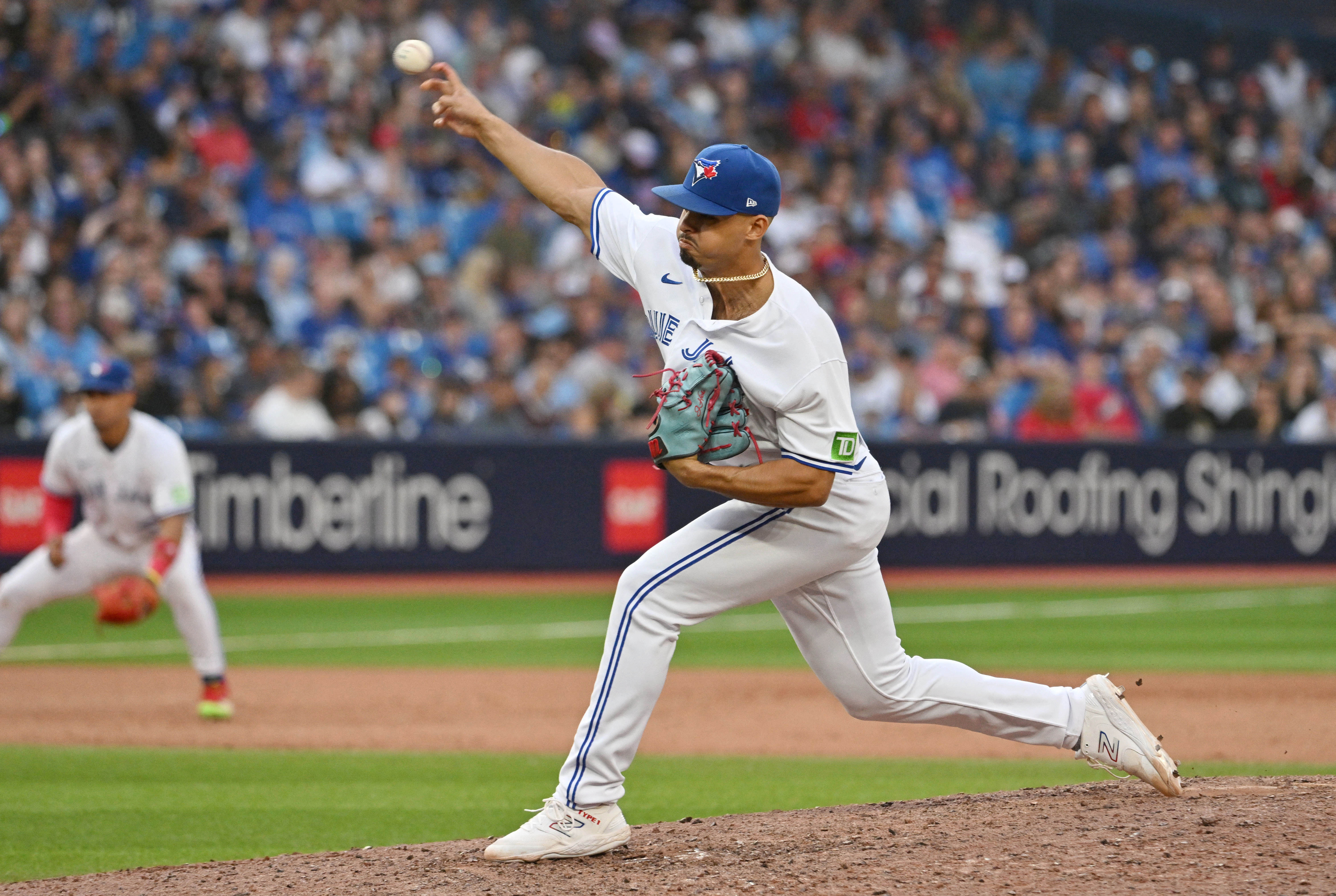 Umpire Baker leaves Blue Jays-Red Sox game after being struck by