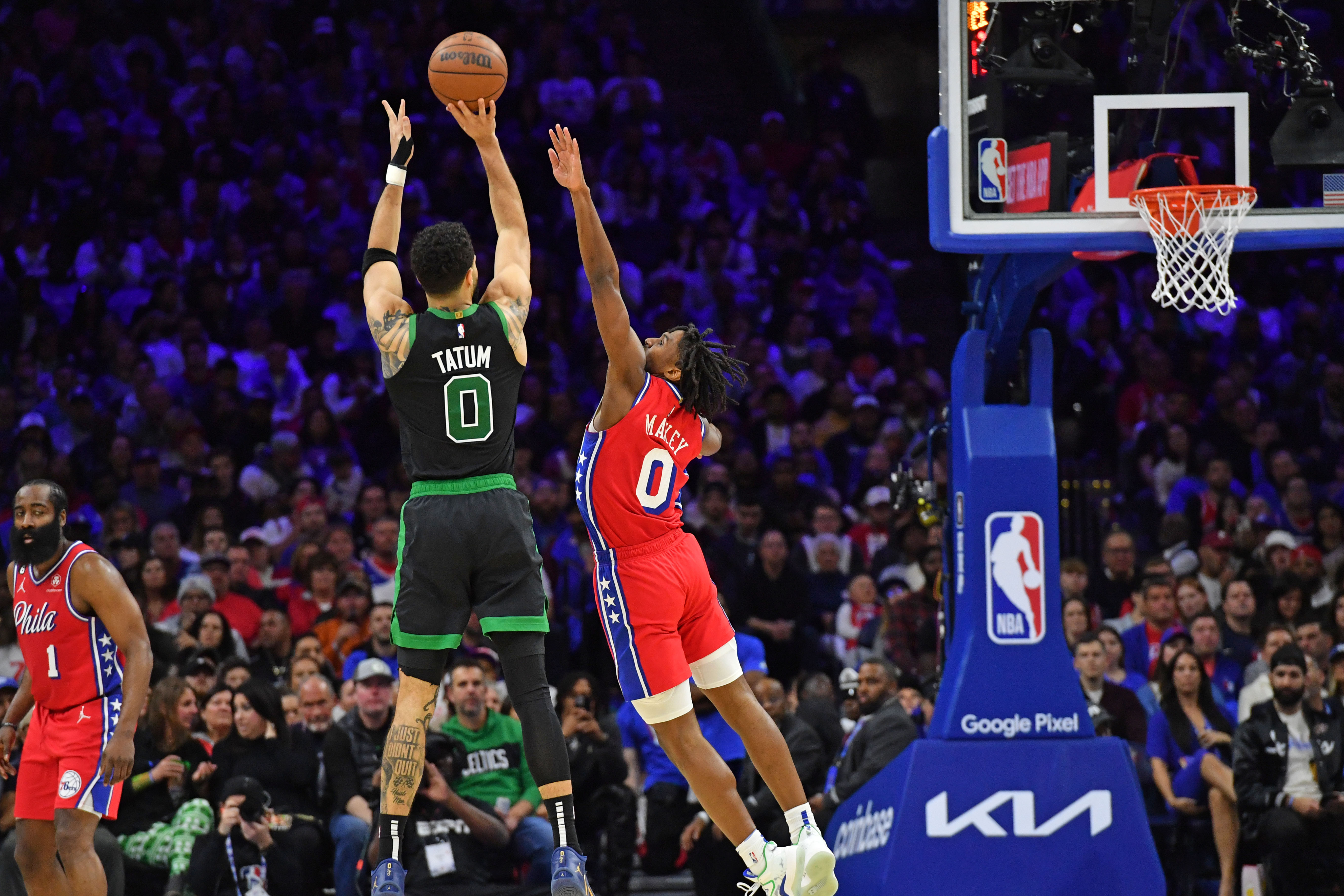 Tatum faz cesta de 3 no fim do jogo e Celtics superam 76ers na NBA