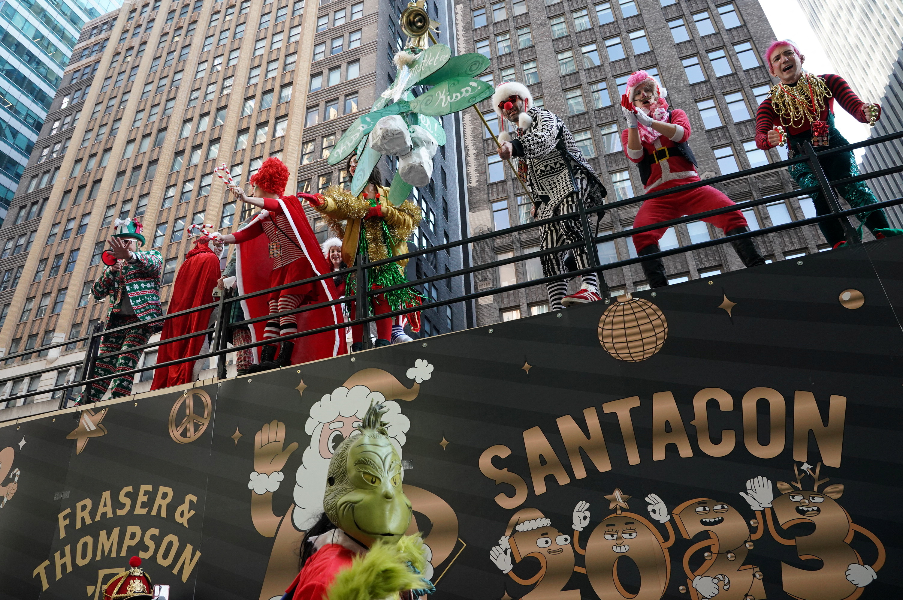 SantaCon revelers hit NYC - December 11, 2023 | ロイター