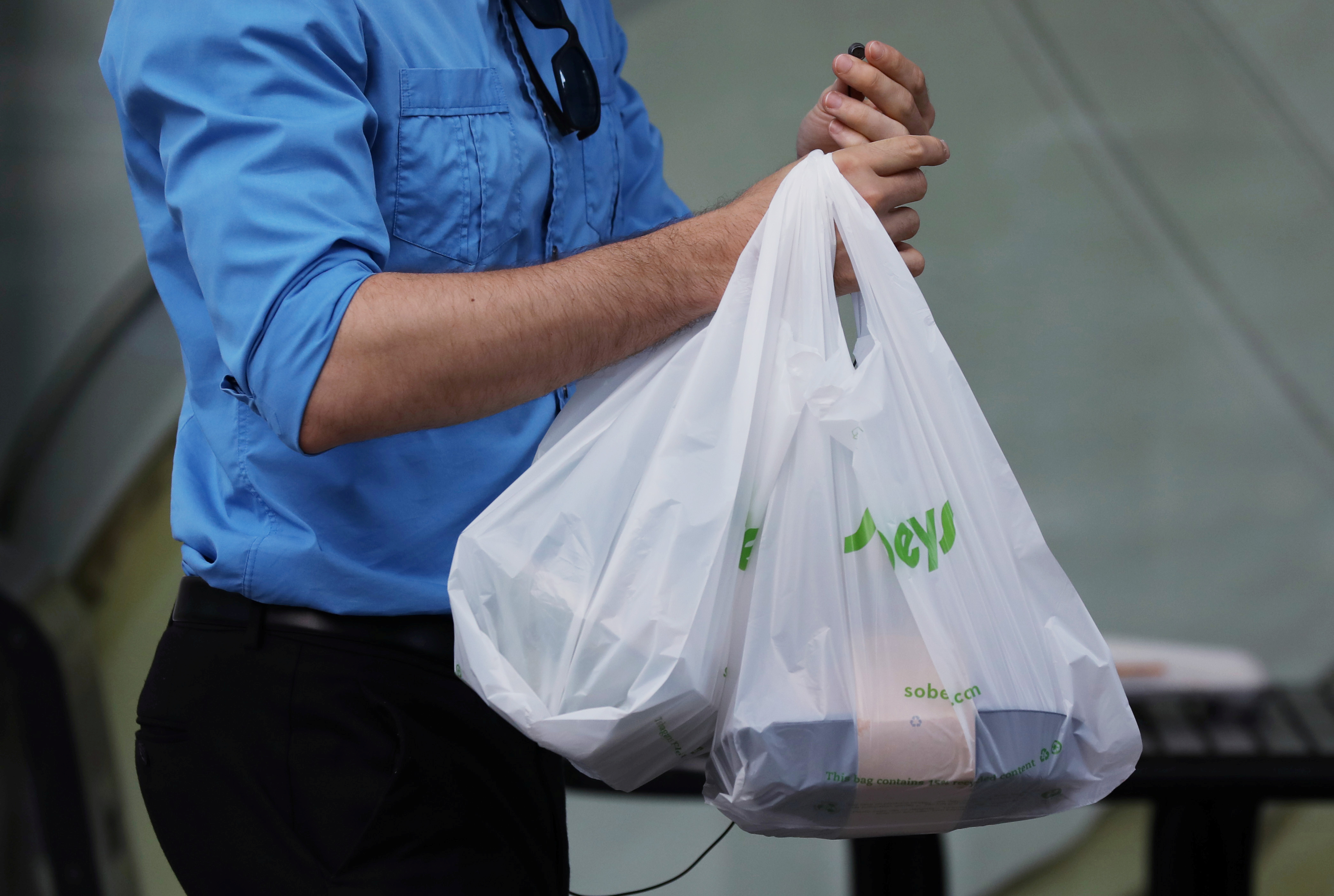 Saanich will soon say goodbye to single-use plastic bags - Saanich News