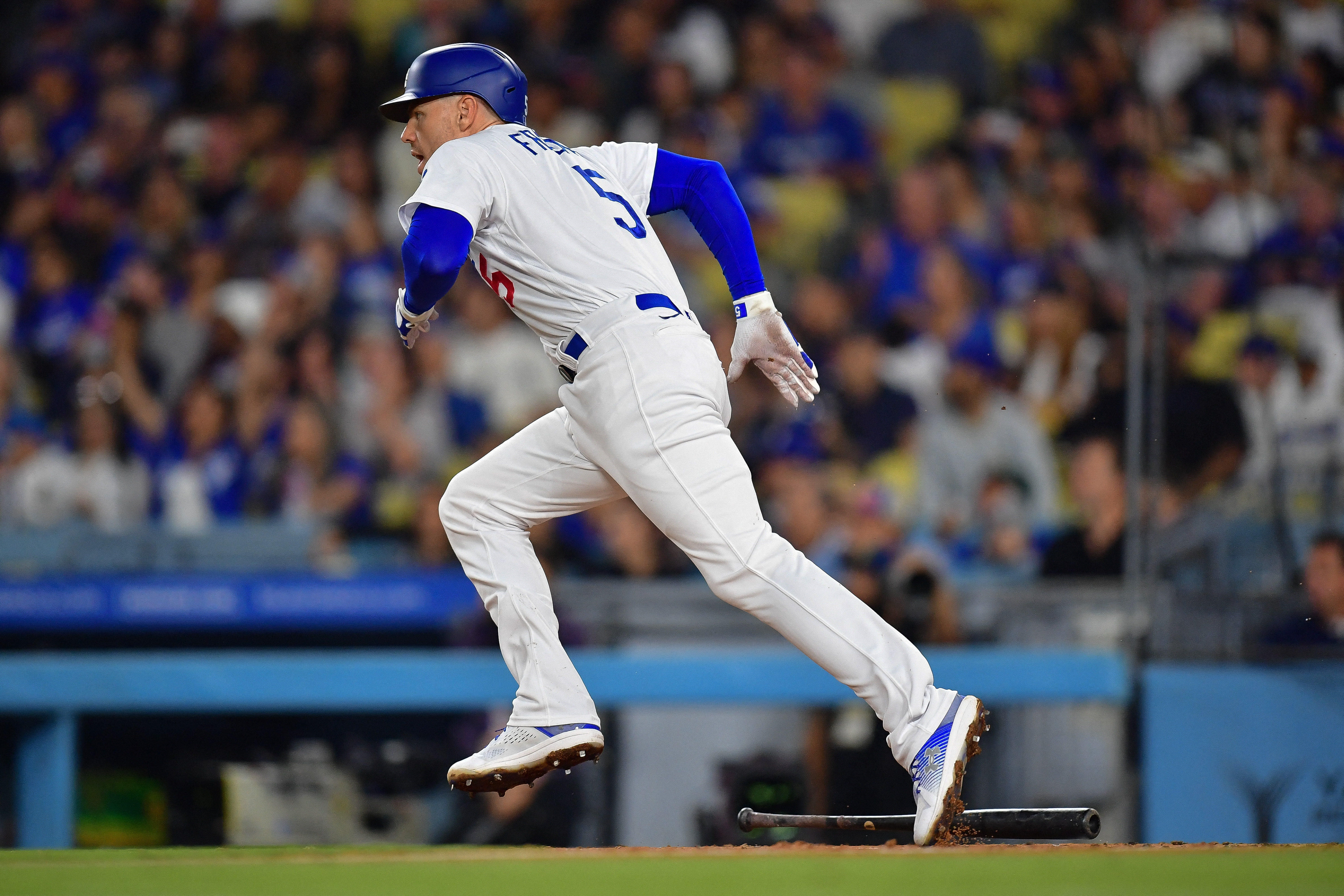 Clayton Kershaw-led Dodgers blank Giants, clinch first-round bye