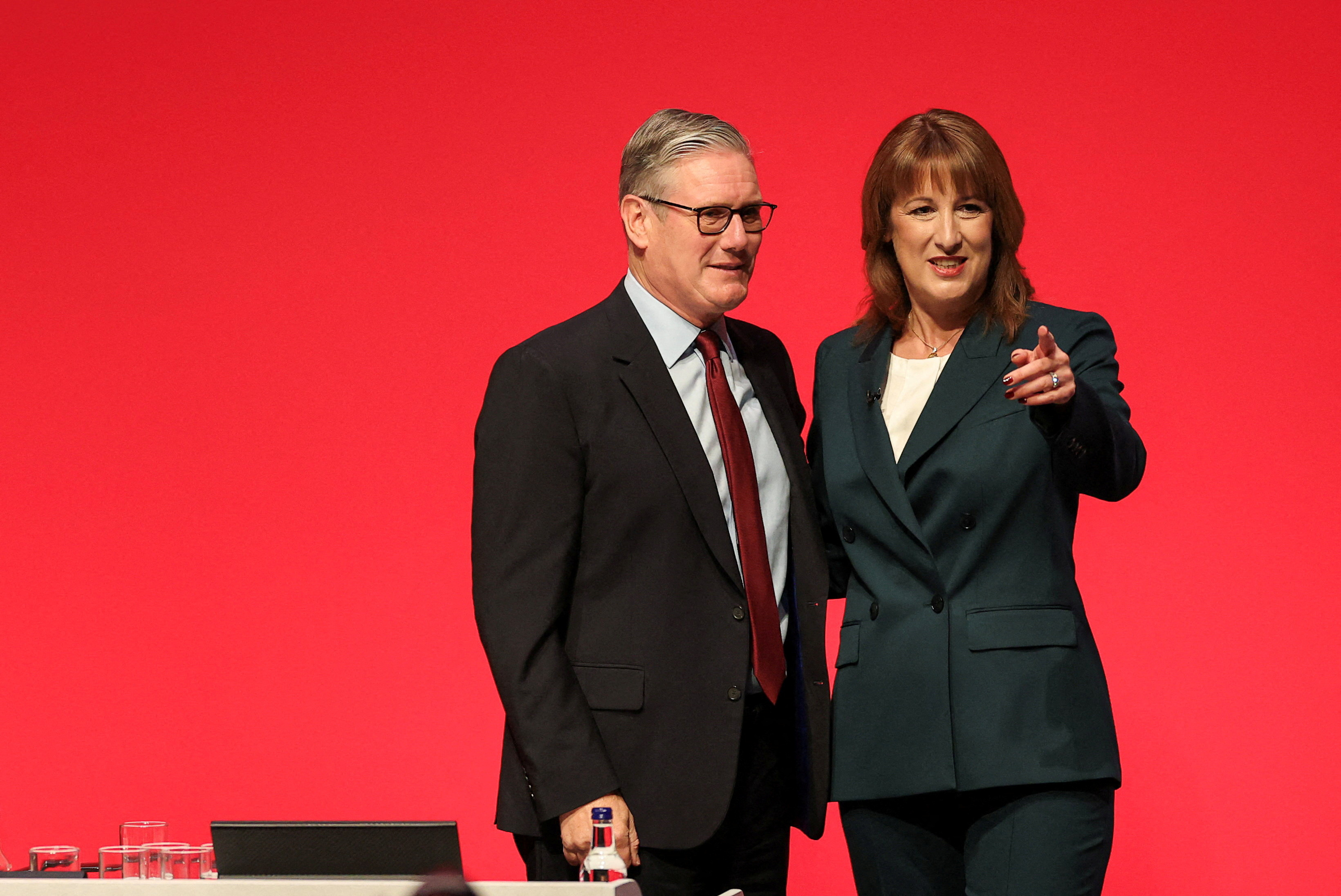 英首相と財務相、所得税率引き上げを断念＝FT | ロイター