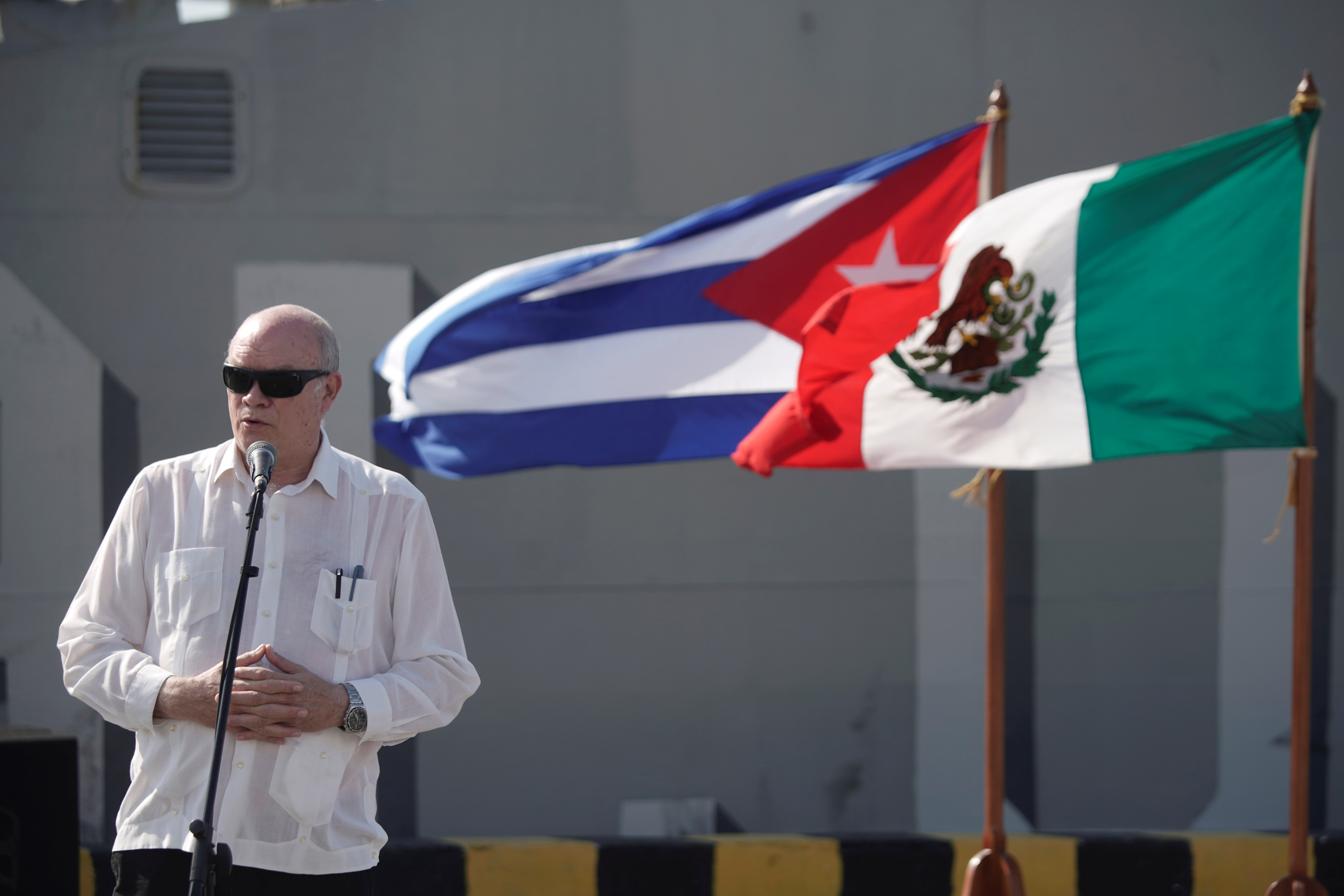 Mexican ship with humanitarian aid arrives in Havana.