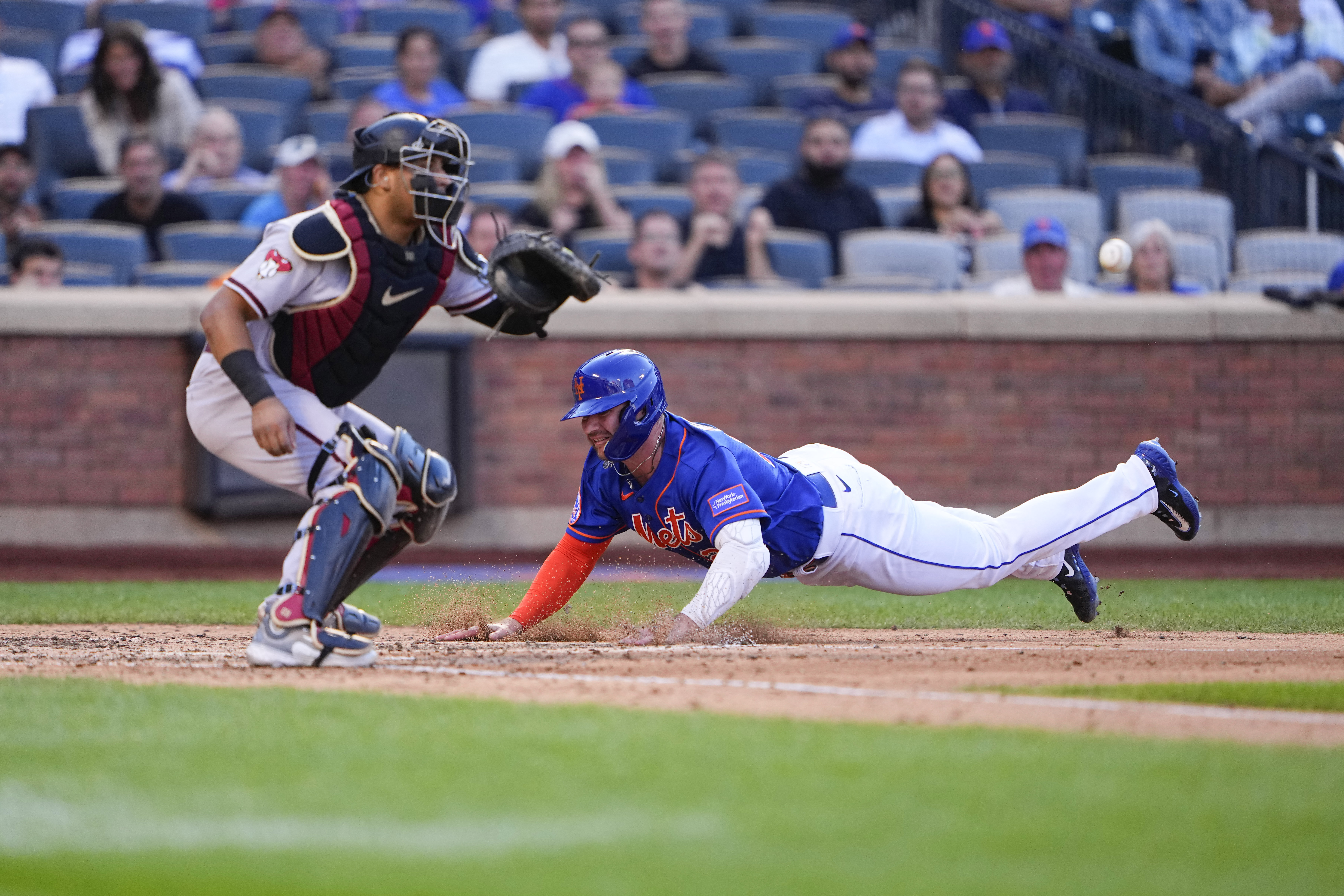 Mets pile on D-backs, take three of four in series