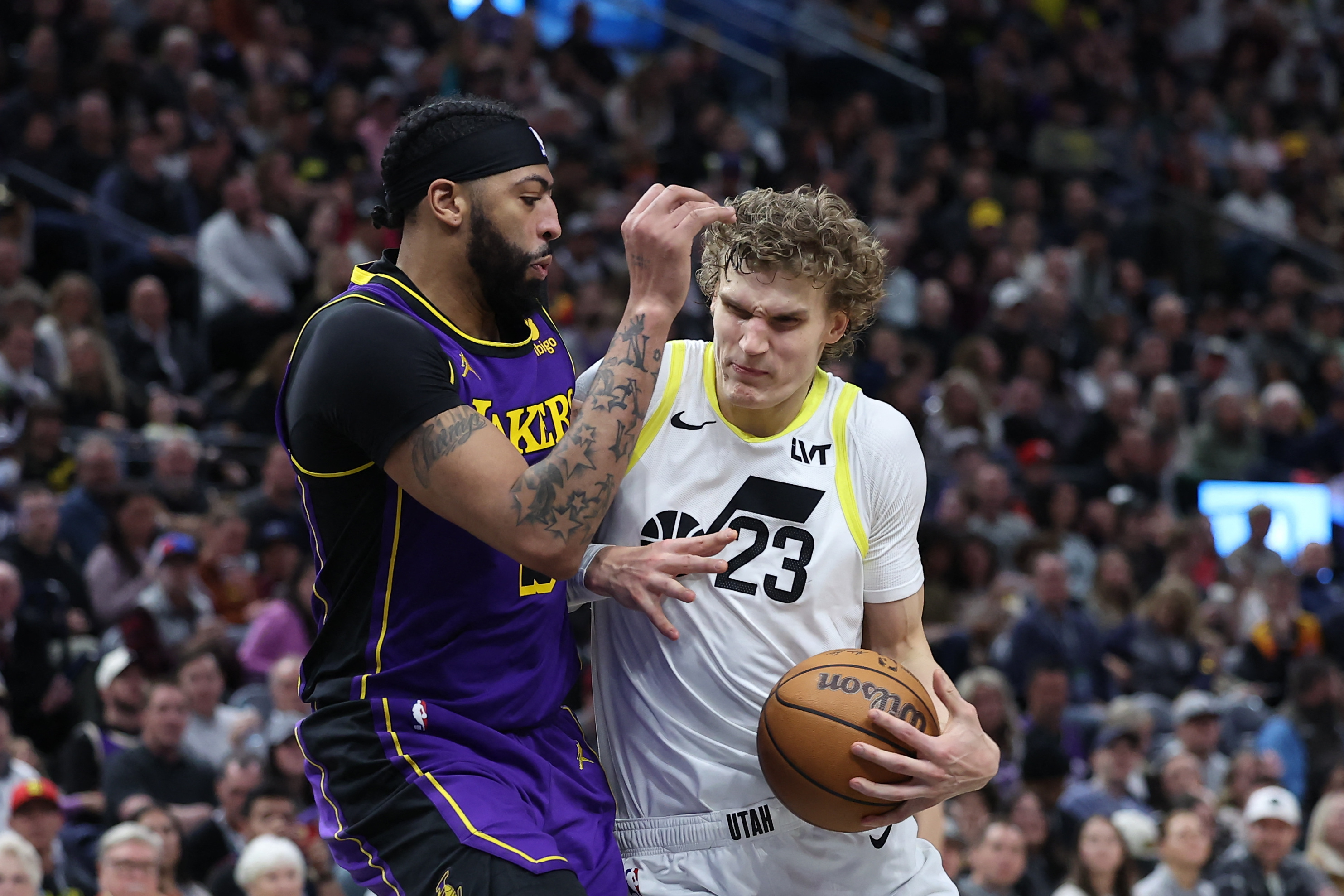 Lauri Markkanen powers Jazz past slumping Lakers | Reuters