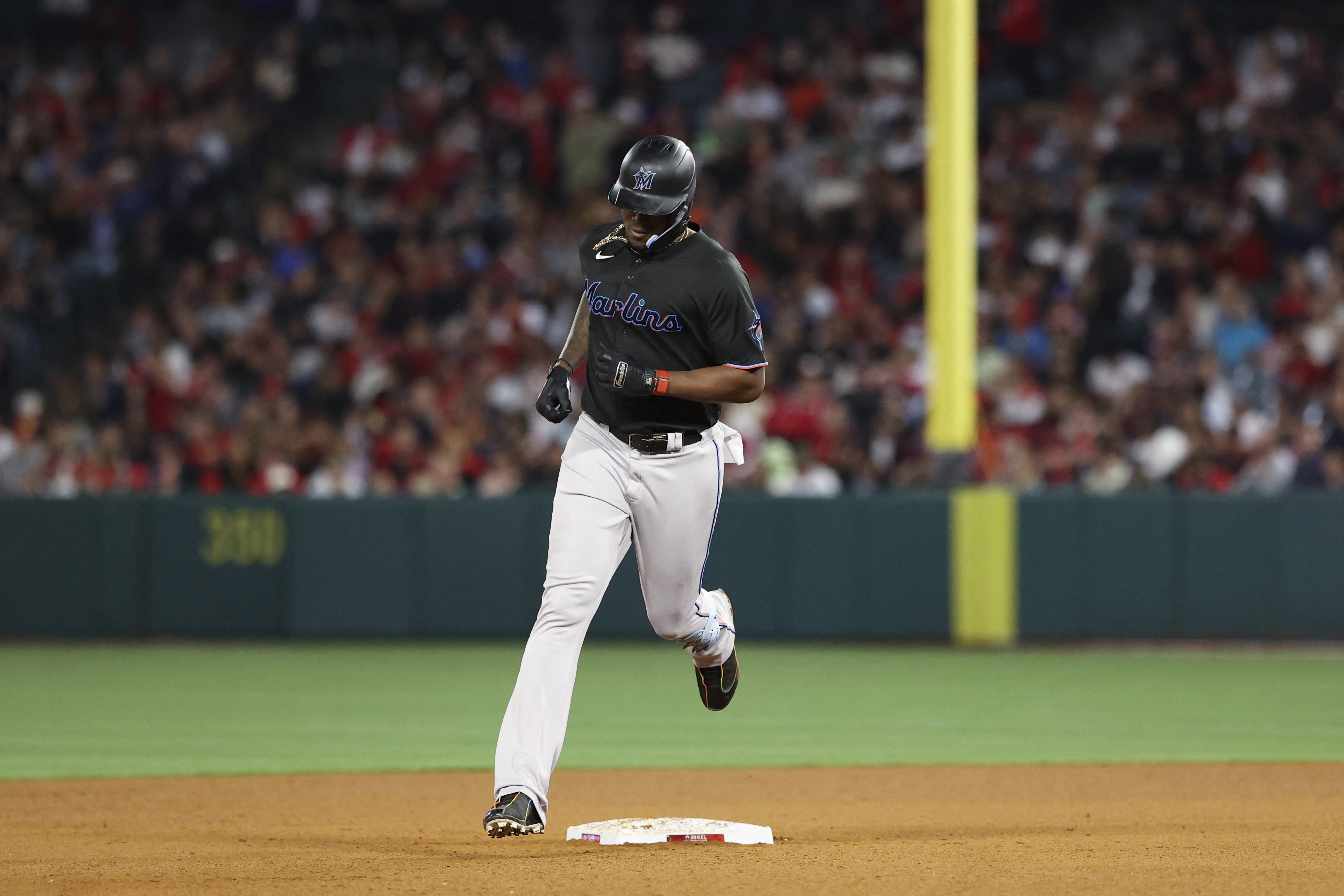 Yuli Gurriel guides Marlins into set with Angels