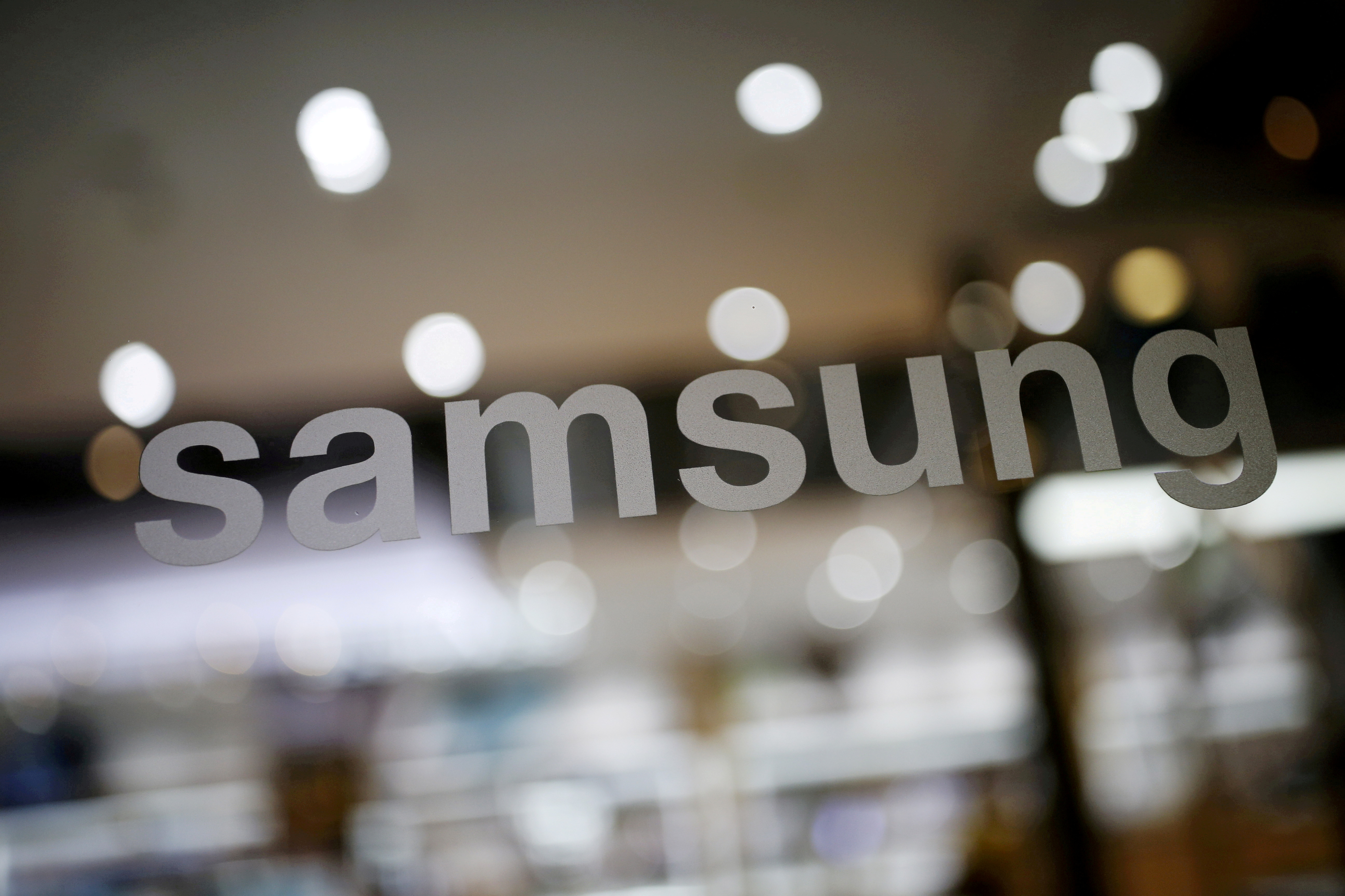 The logo of Samsung Electronics is seen at its headquarters in Seoul, South Korea, April 4, 2016. REUTERS/Kim Hong-Ji/File Photo