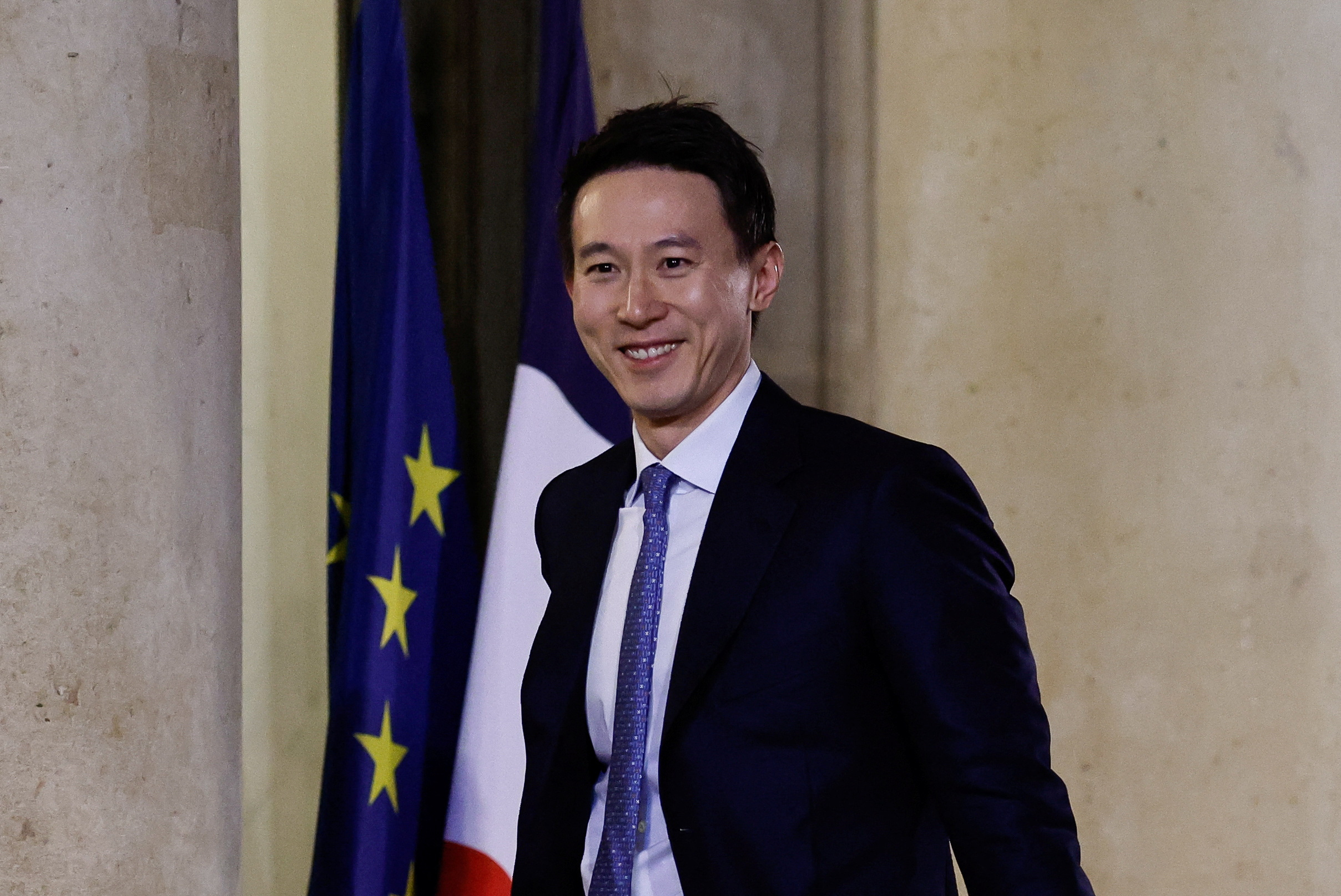 French President Macron welcomes Paris Peace Forum attendees at Elysee Palace