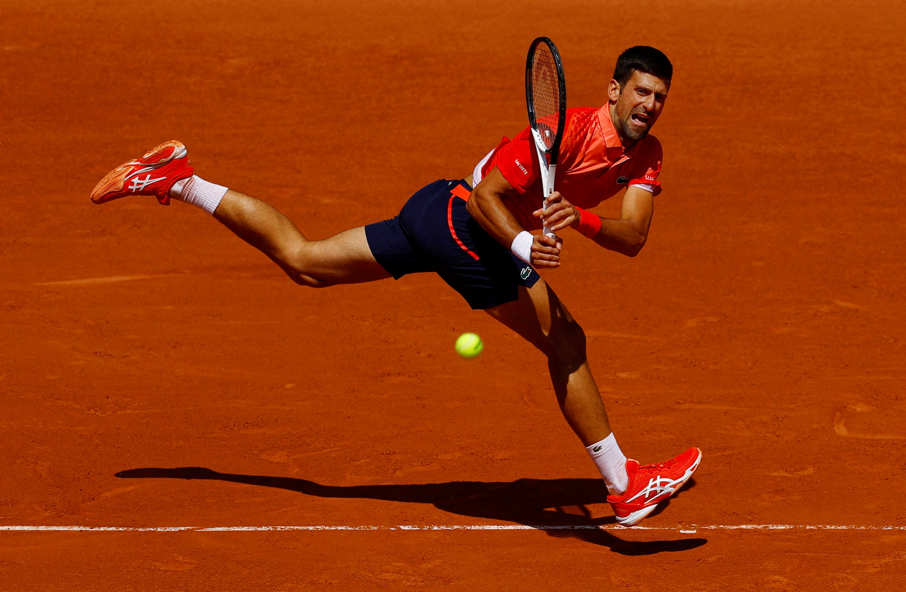 Es fugl Parcel Djokovic cruises at French Open, risks controversy with Kosovo message |  Reuters