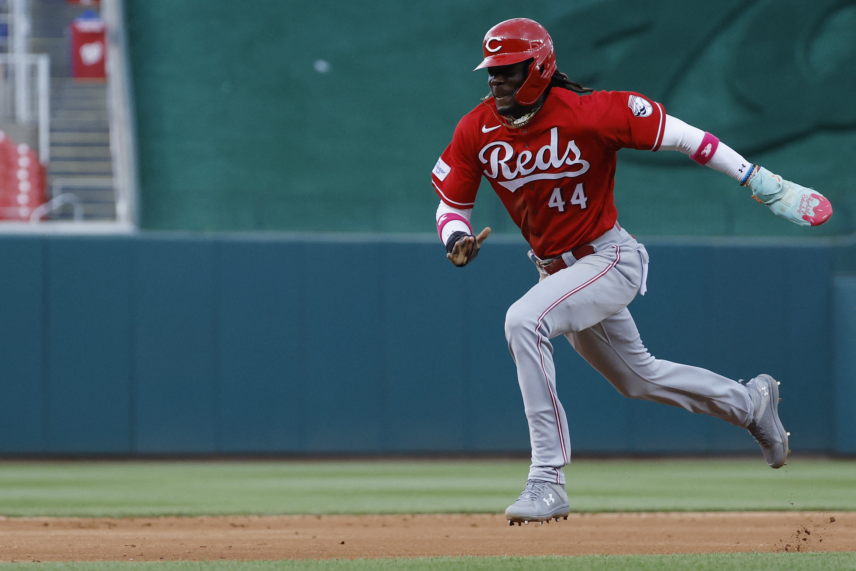 Nick Senzel's heroics help Reds complete sweep of Nationals | Reuters