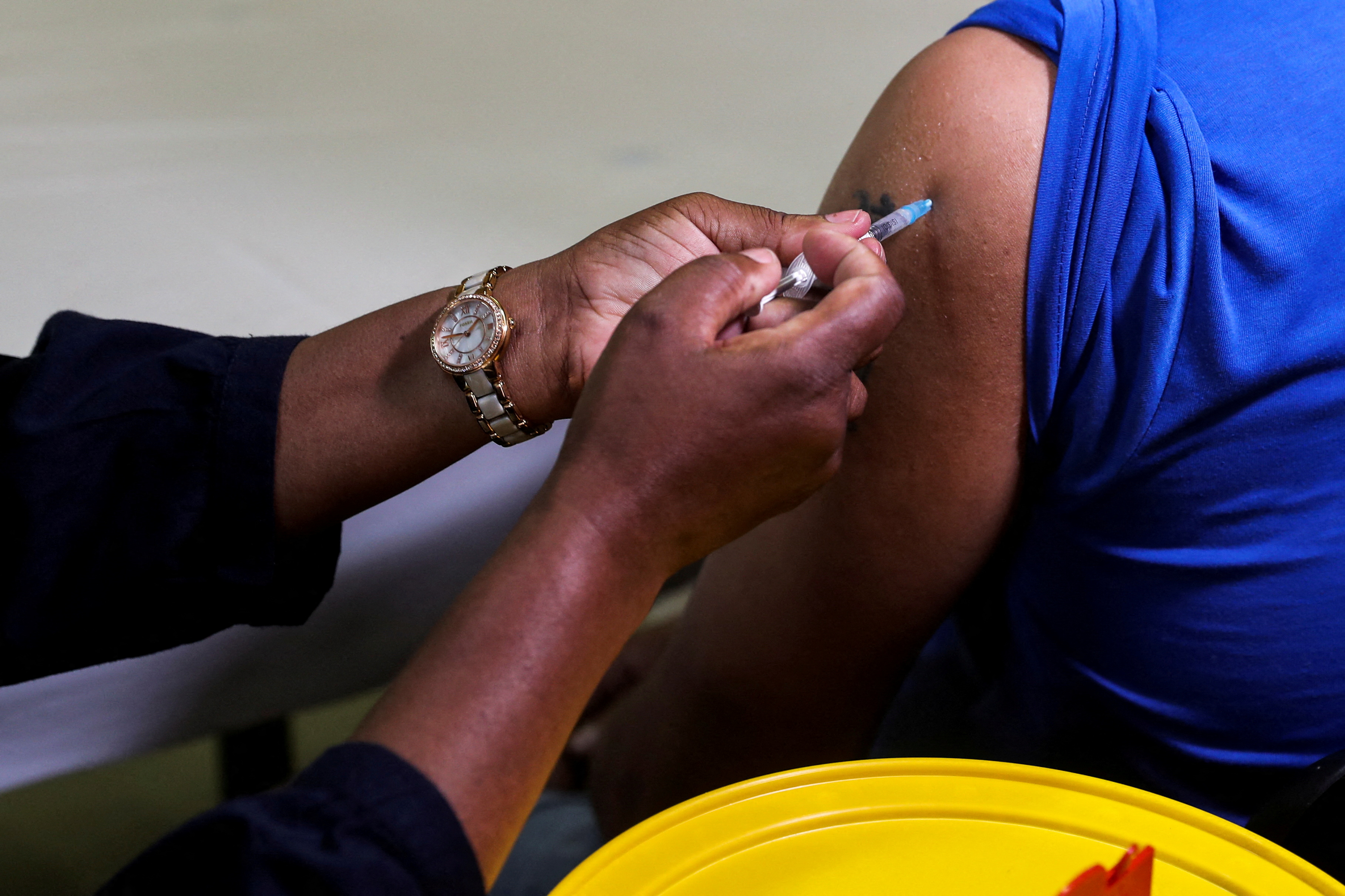   A healthcare worker administers the Pfizer coronavirus disease (COVID-19) vaccine to a man, amidst the spread of the SARS-CoV-2 variant Omicron, in Johannesburg, South Africa, December 9, 2021. REUTERS/Sumaya Hisham/File Photo