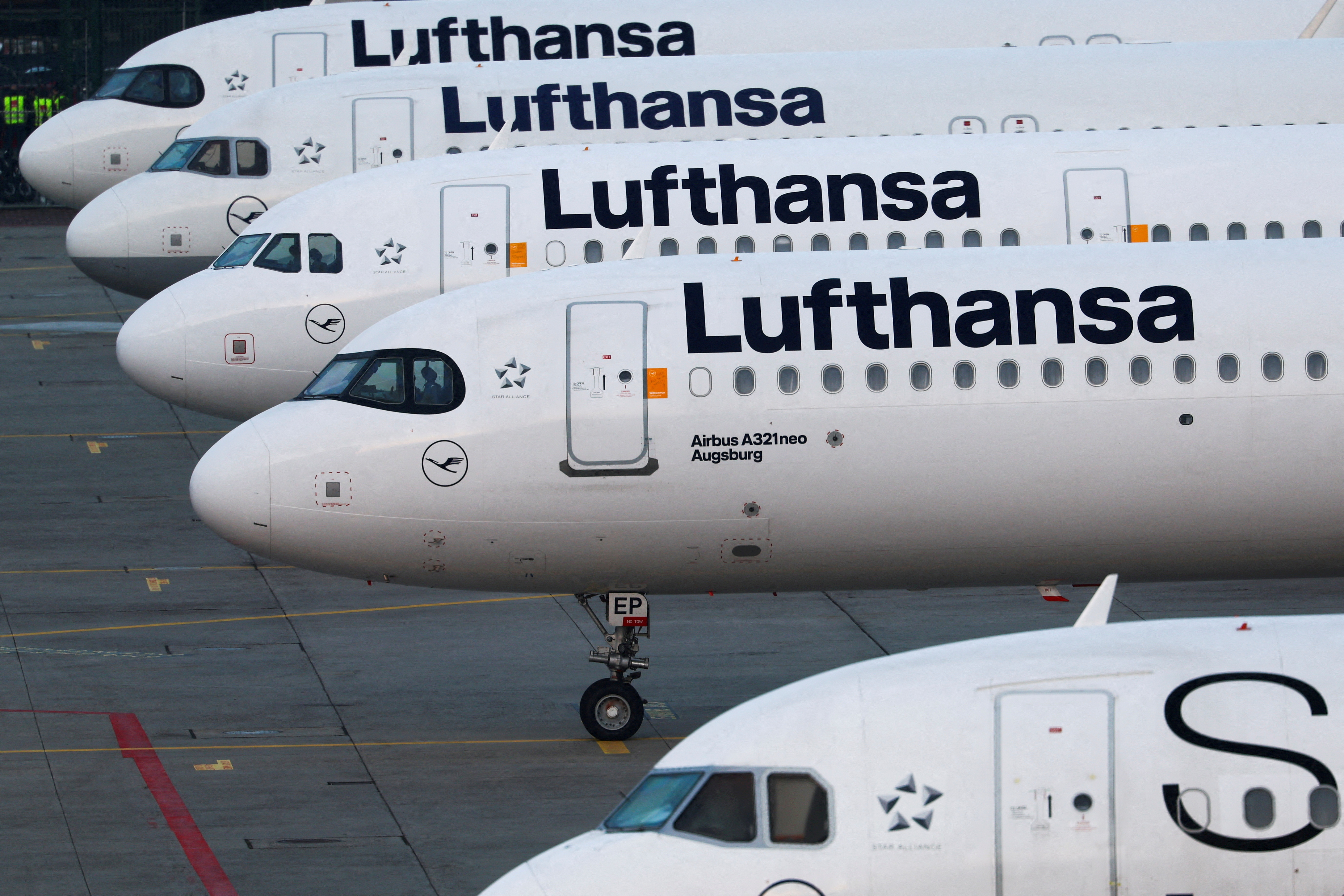 Lufthansa airliners grounded by strike at Frankfurt Airport