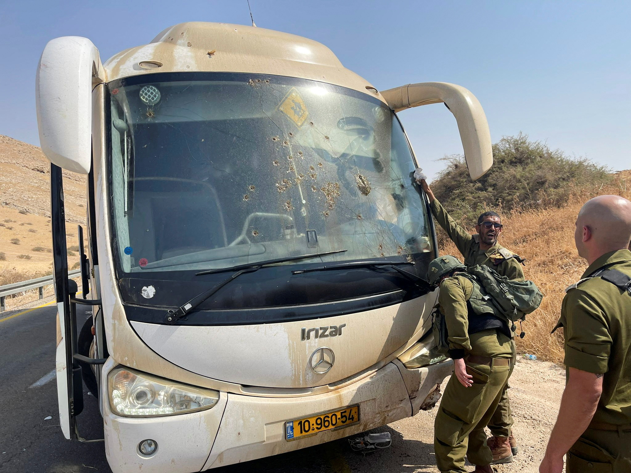 Palestinians fire on bus with Israeli troops in West Bank, 6 hurt | Reuters