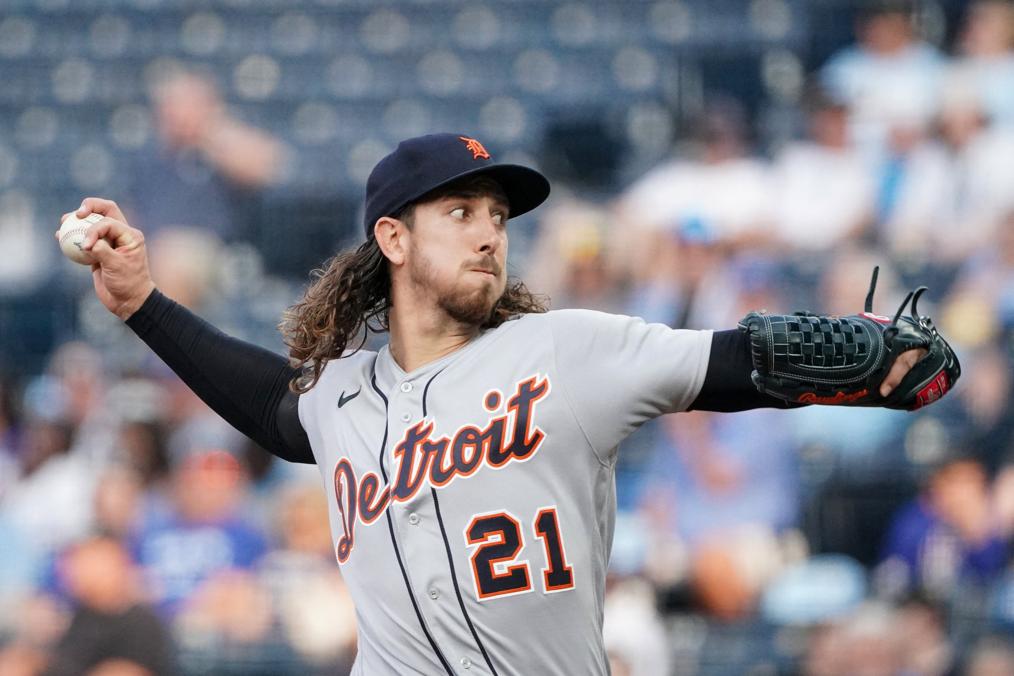 Javier Baez's 10th-inning double lifts Tigers over Royals