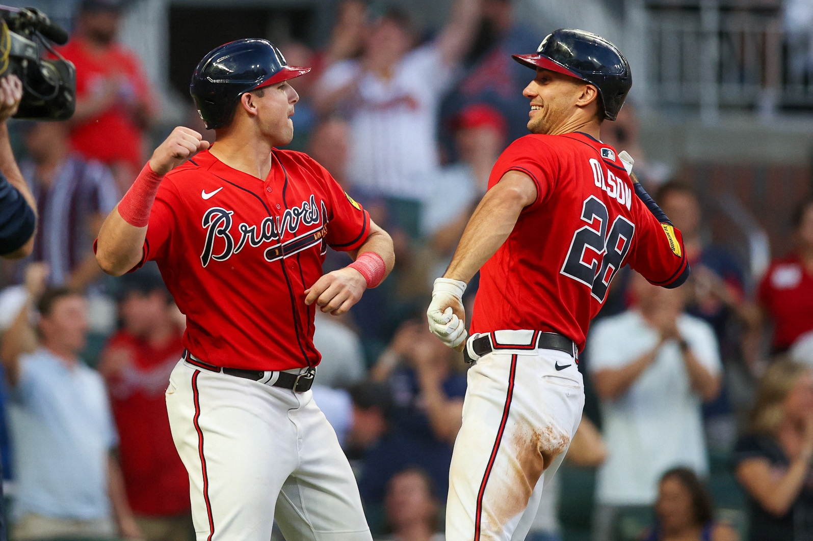 Braves sock six homers, rout Marlins for 6th straight win