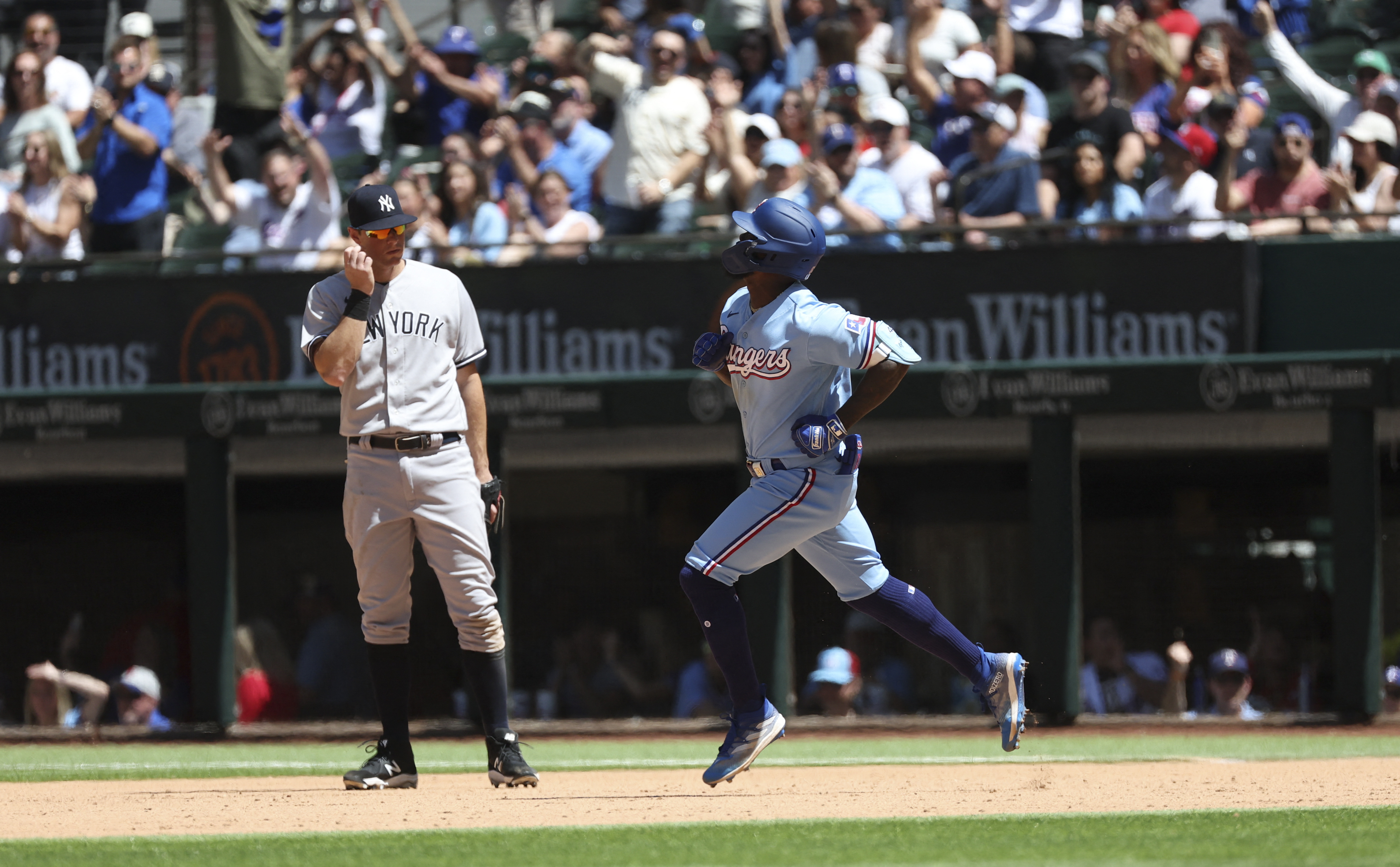 Rangers belt 4 homers, demolish Yankees 15-2