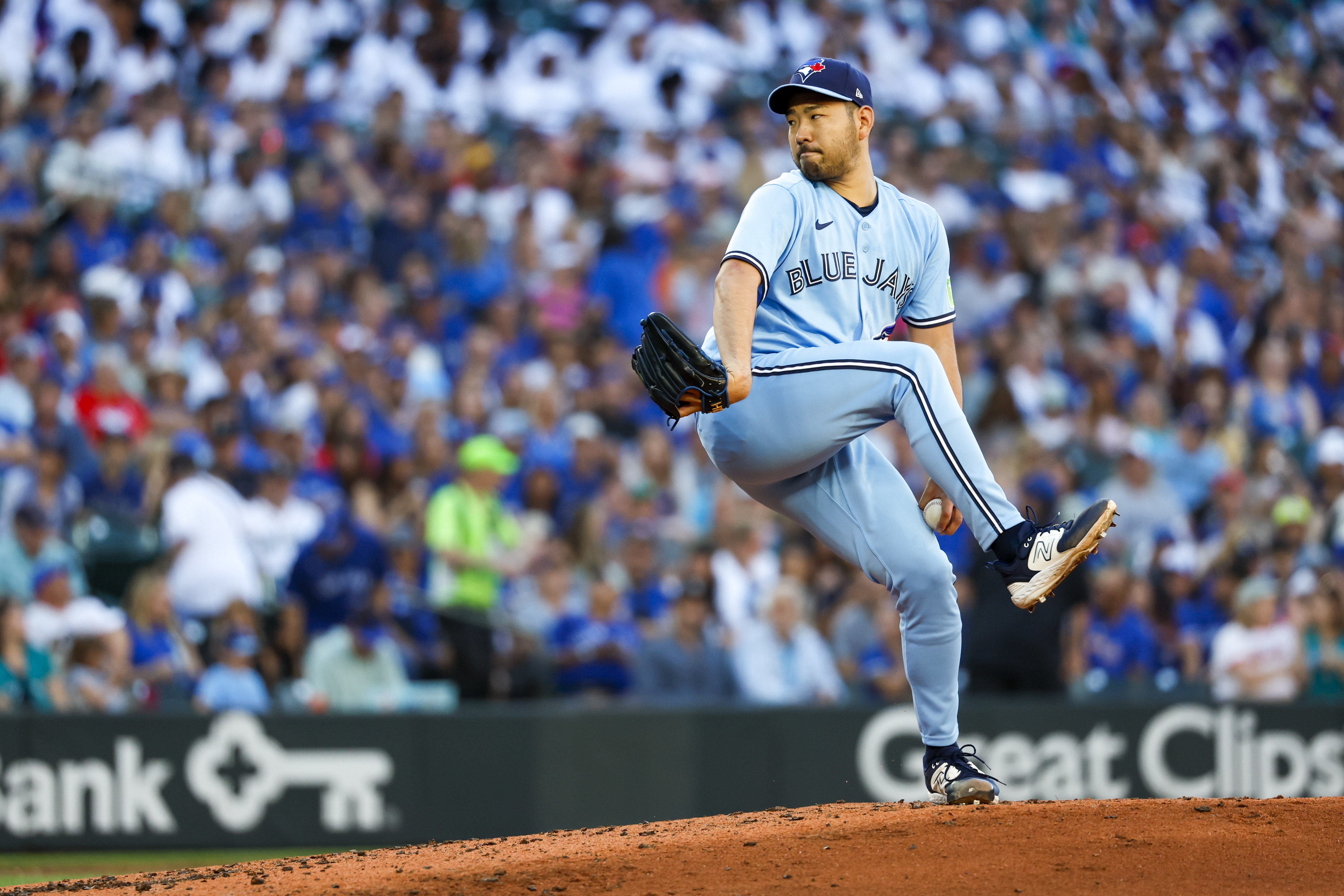 Hernández walks off old team as Mariners top Blue Jays 3-2