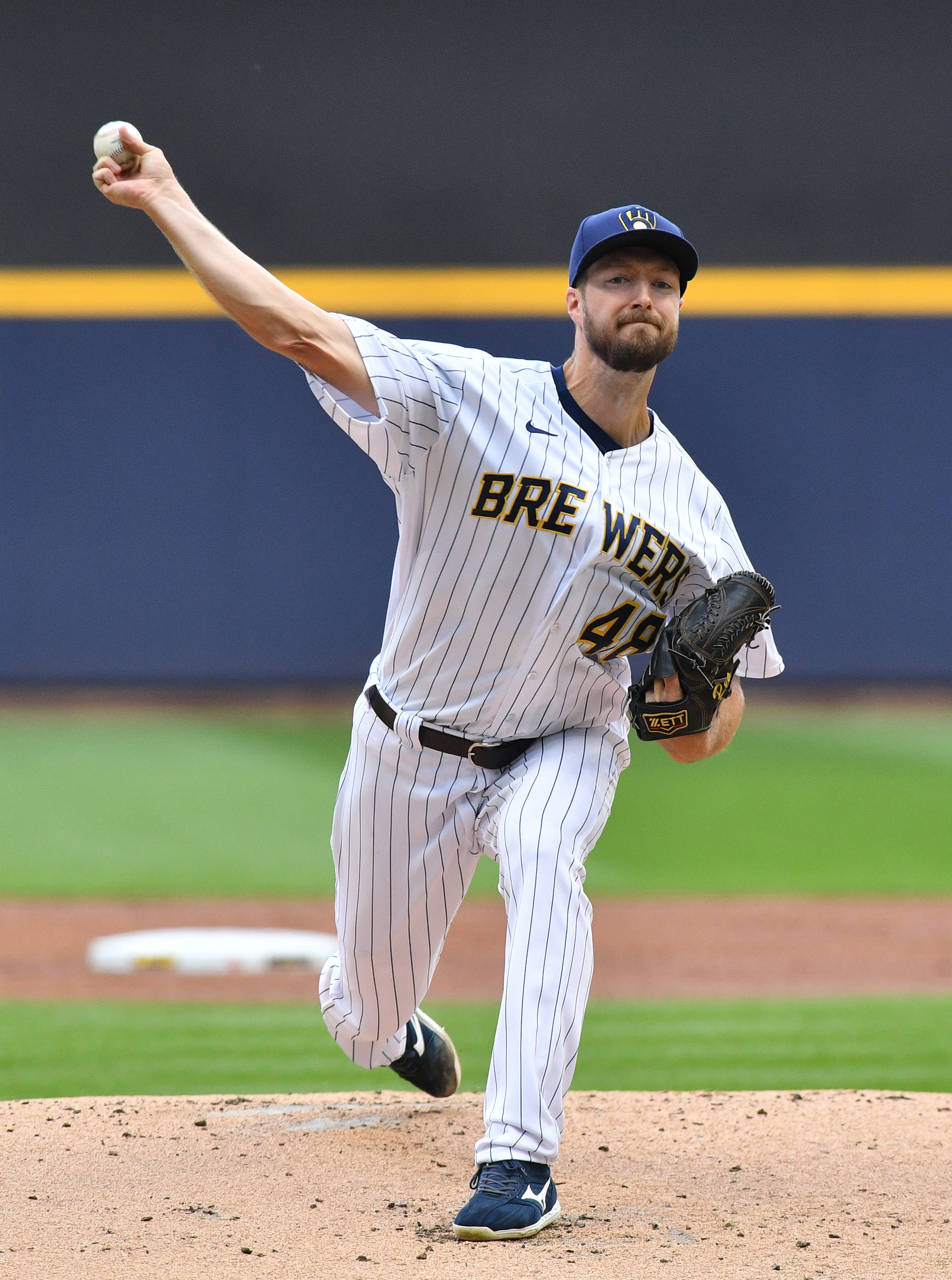 Brewers deal veteran Edmonds to Reds