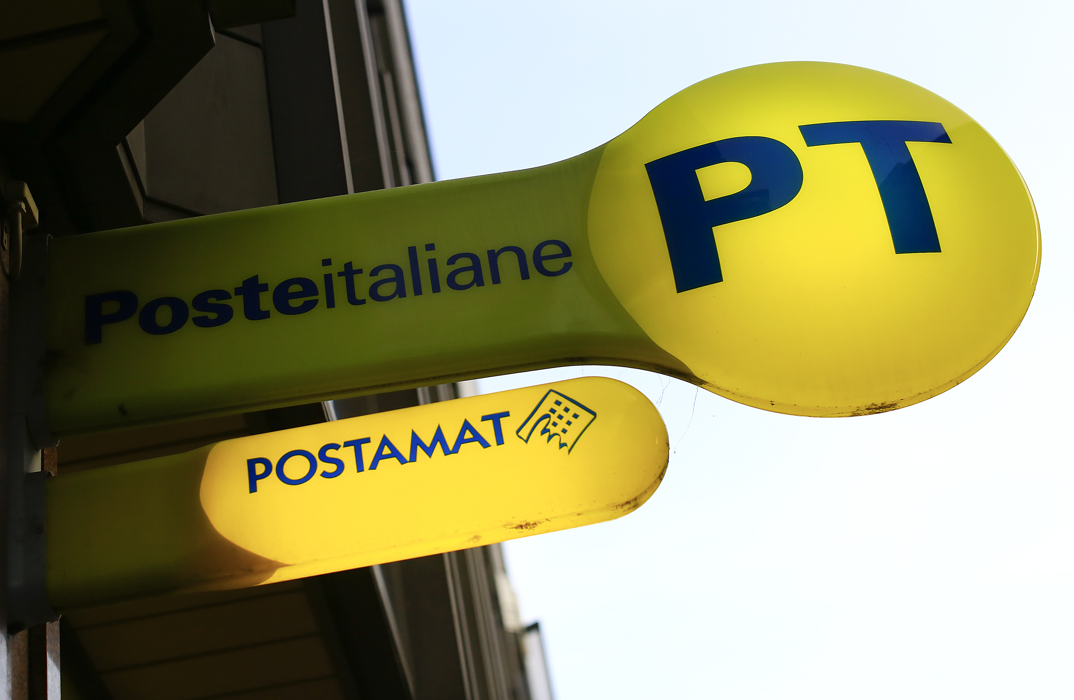 Italy moves ahead on Poste stake sale in revenue hunt