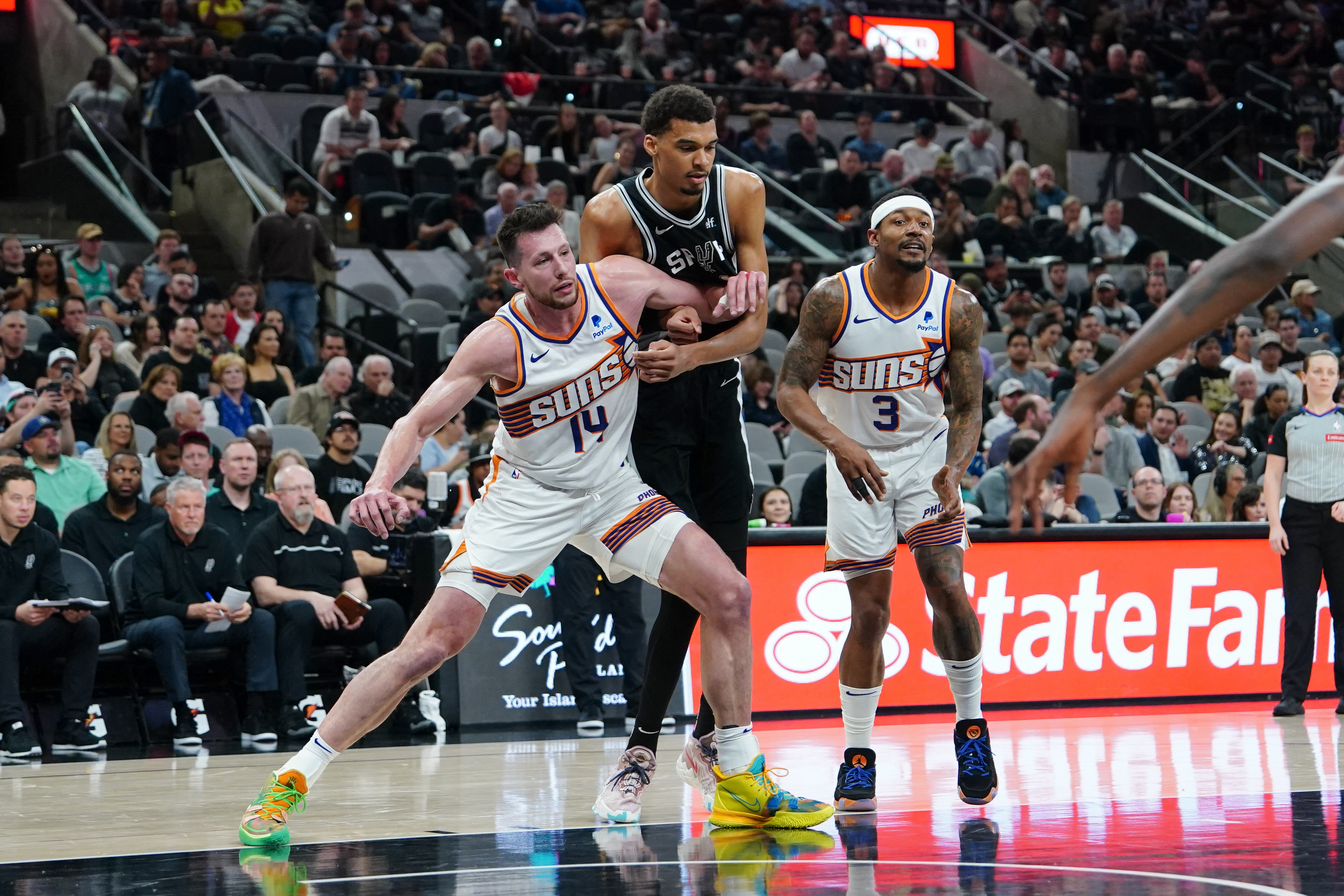 Devin Booker, Kevin Durant combine for 57 as Suns crush Spurs