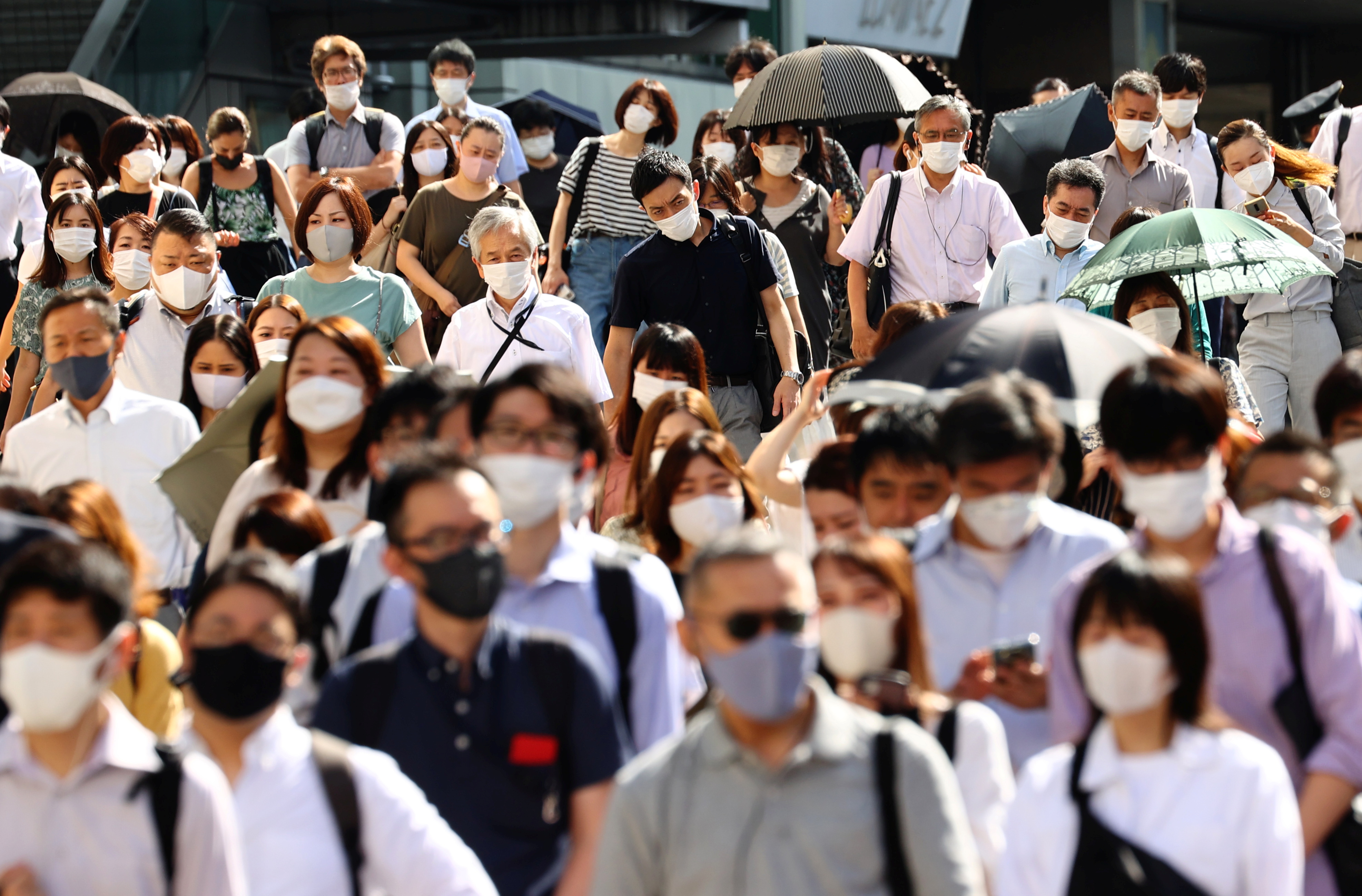 People wearing protective masks, amid the coronavirus disease (COVID-19) outbreak, make their way in Tokyo, Japan, August 6, 2021.   REUTERS/Kim Kyung-Hoon