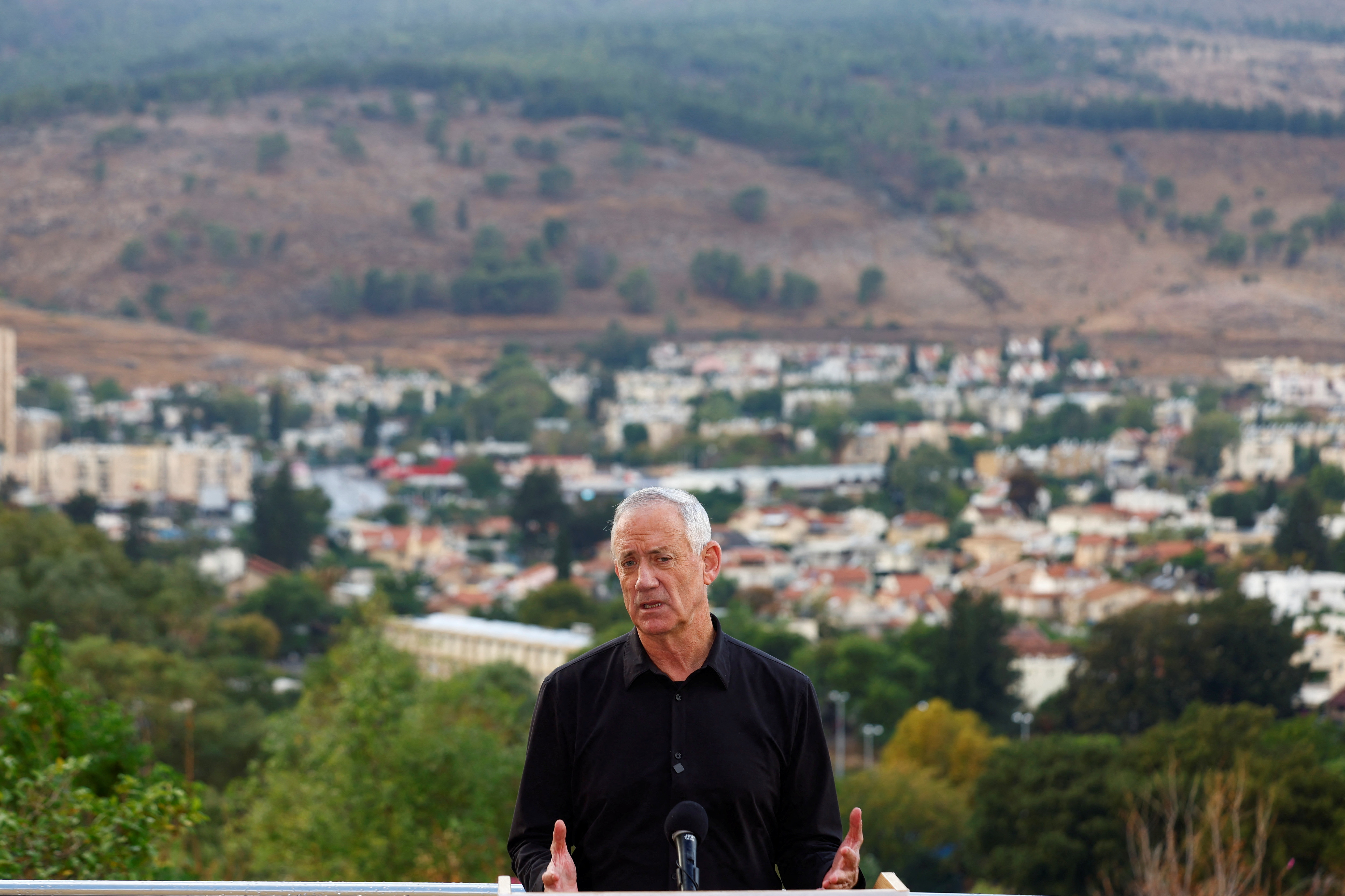 Israeli Emergency cabinet minister and opposition politician Benny Gantz addresses the press, in Kiryat Shmona