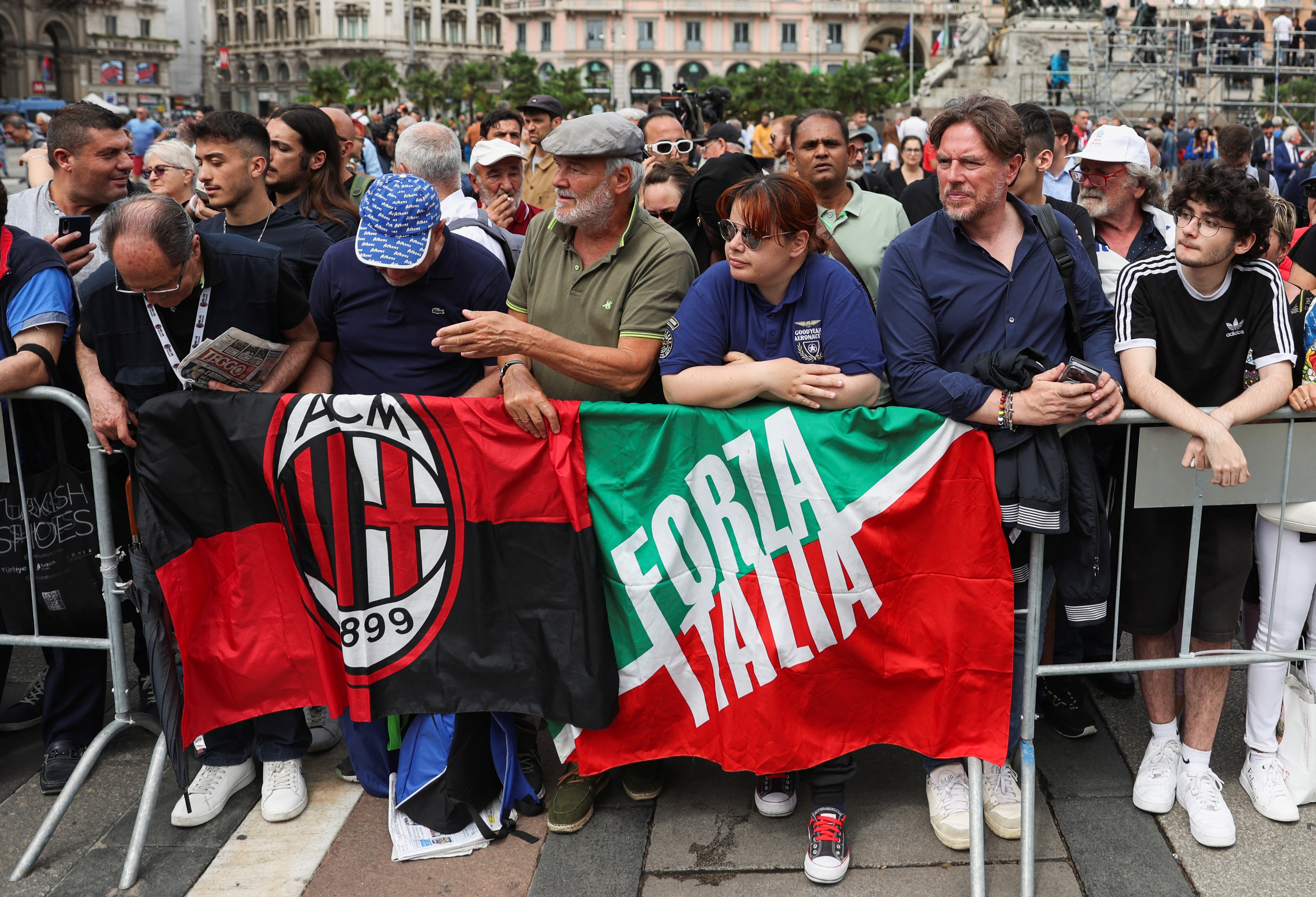 Berlusconi's funeral: Ex-PM divides Italy even in death